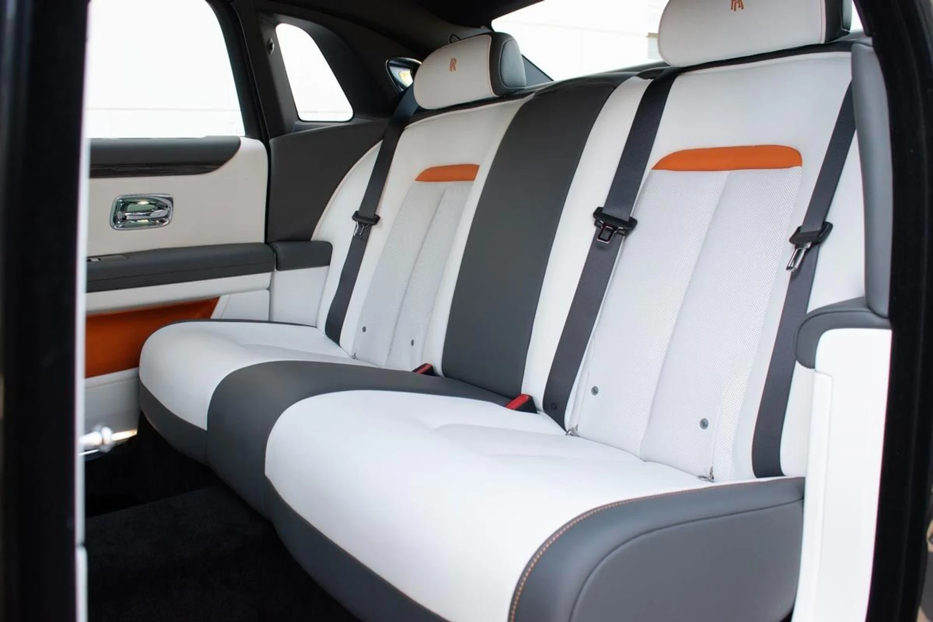 mph024_3686184460_Used_2024_Rolls_Royce_Ghost_1733915394_9b5482295f