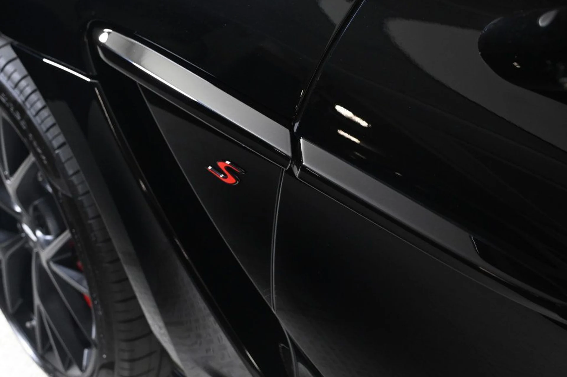 mph024_3697076073_new_2026_aston_martin_dbx_sawd_11350_22961670_24_1024_7c44c2ea10