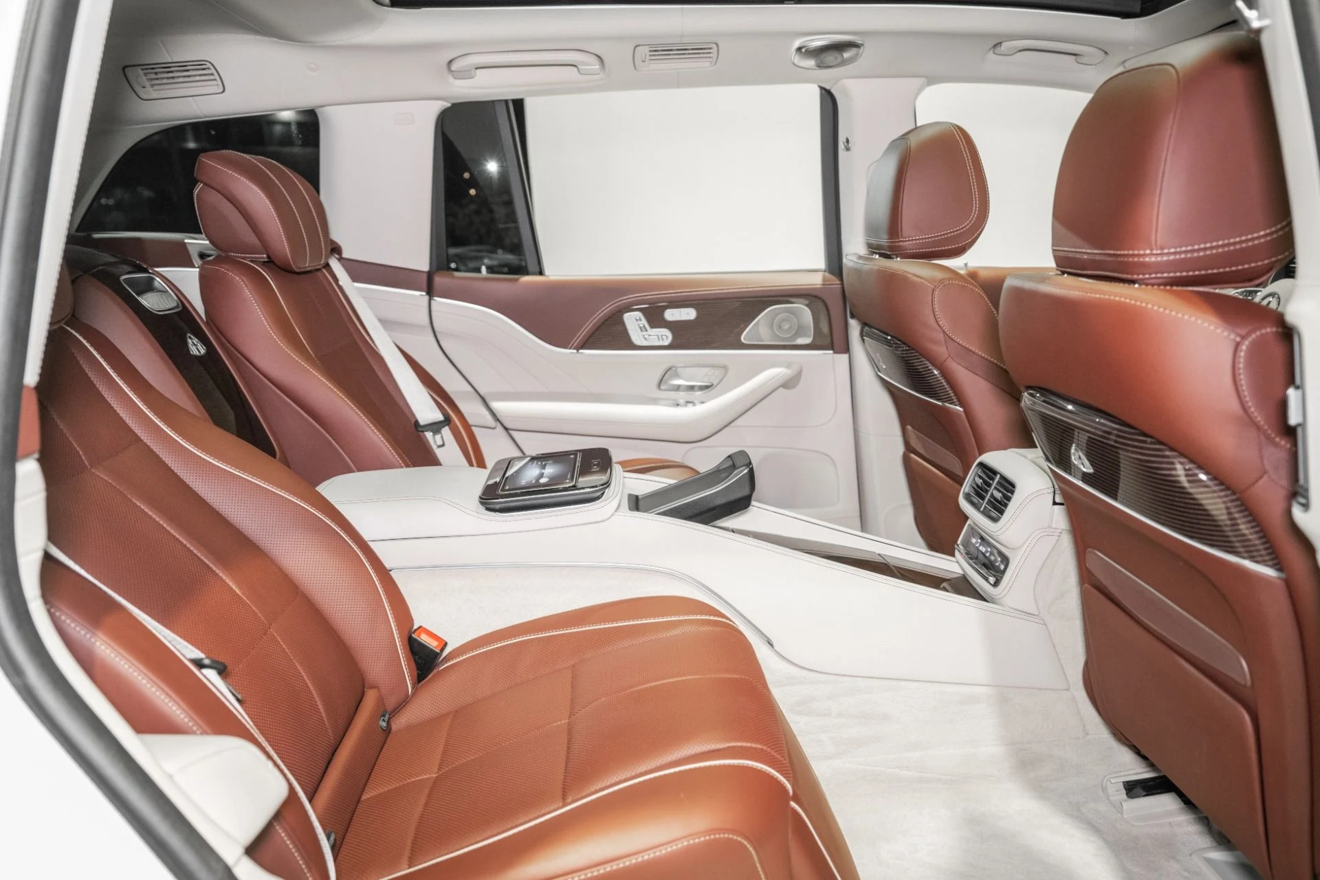 mph024_3699953755_Used_2022_Mercedes_Benz_GLS_Maybach_GLS_600_1761673208_851246116b