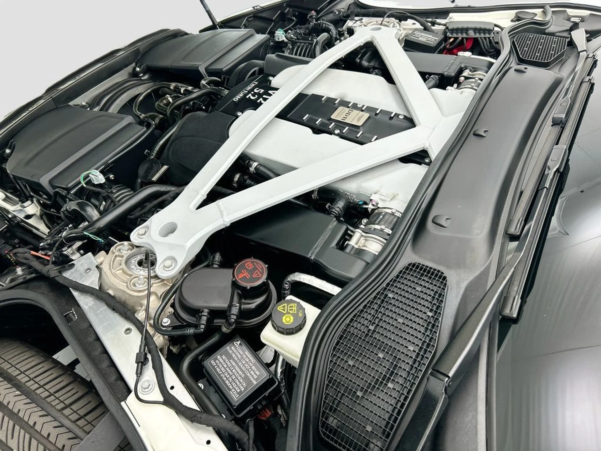 mph024_3706259369_used_2018_aston_martin_db11_v12coupe_8119_23017514_25_1024_65724d9316