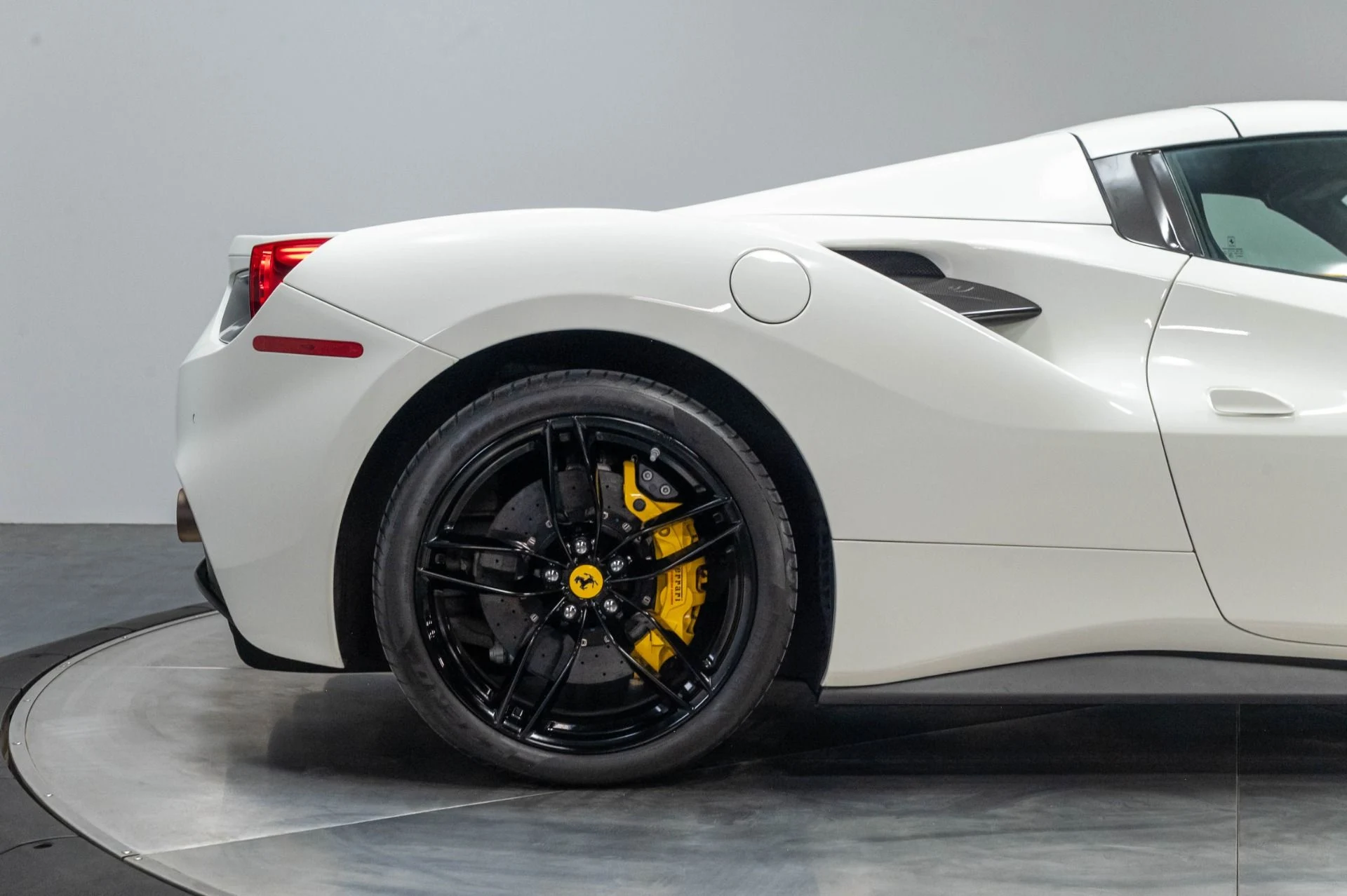 mph024_3706545236_Used_2016_Ferrari_488_Spider_1784843221_6826400907