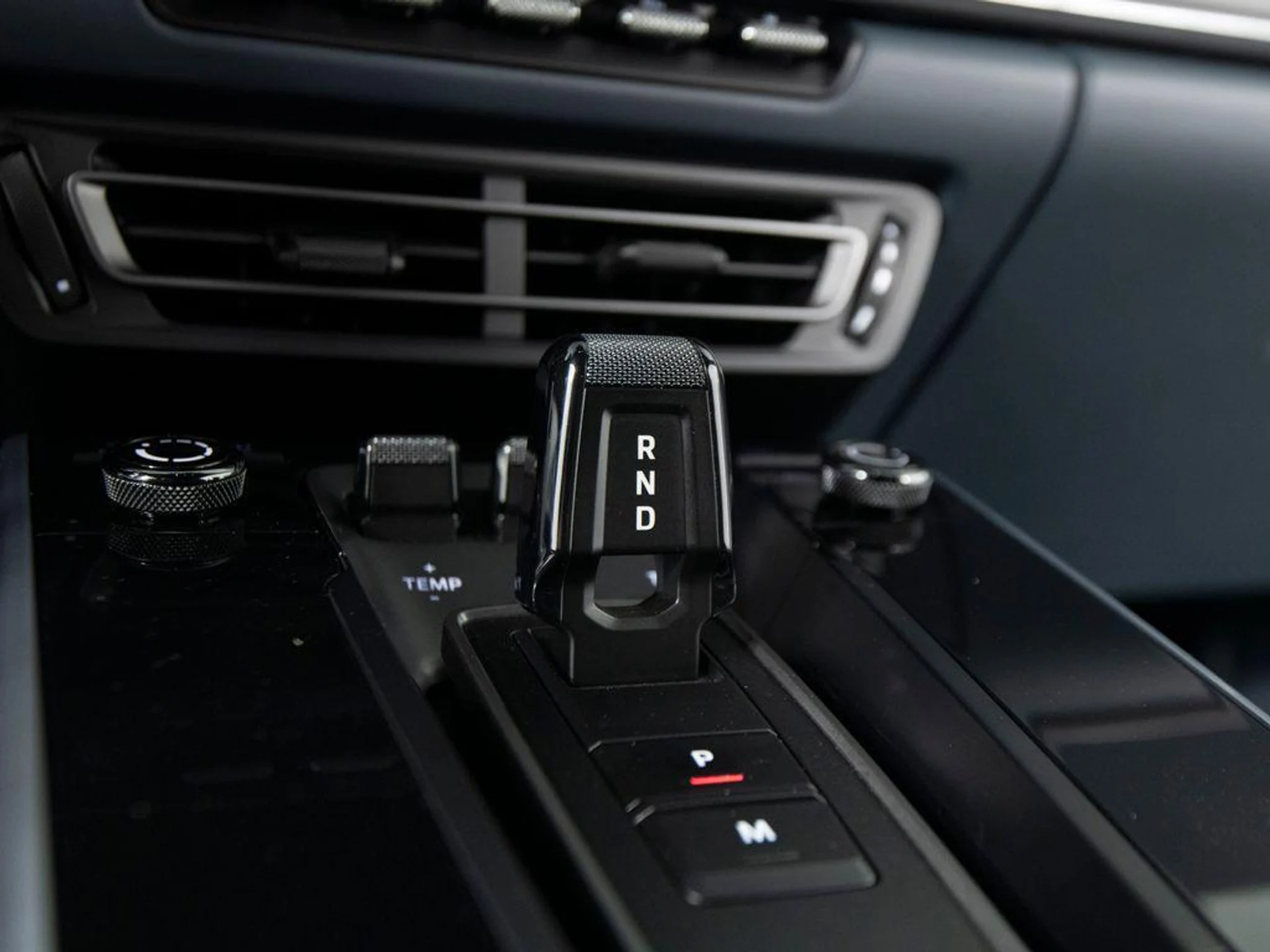 mph024_3716873985_ctn_SN_7_W_Hq323rjw_WM_Mtz_AEI_7m8_67bf08804f