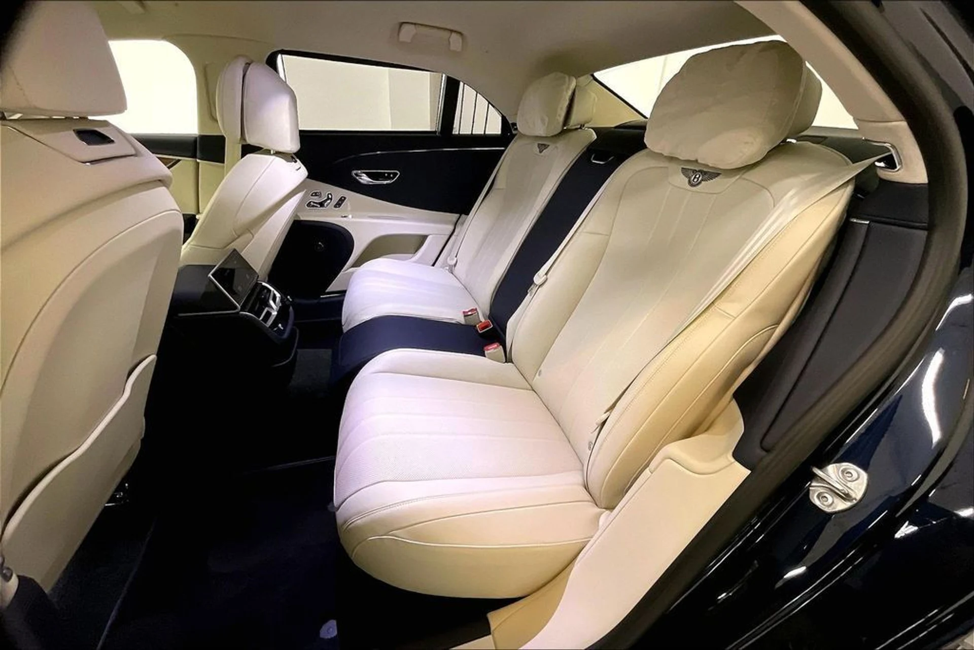 mph024_3717668288_52e1673edf33a64df4ee2fefa3afaf16x_da6115f699