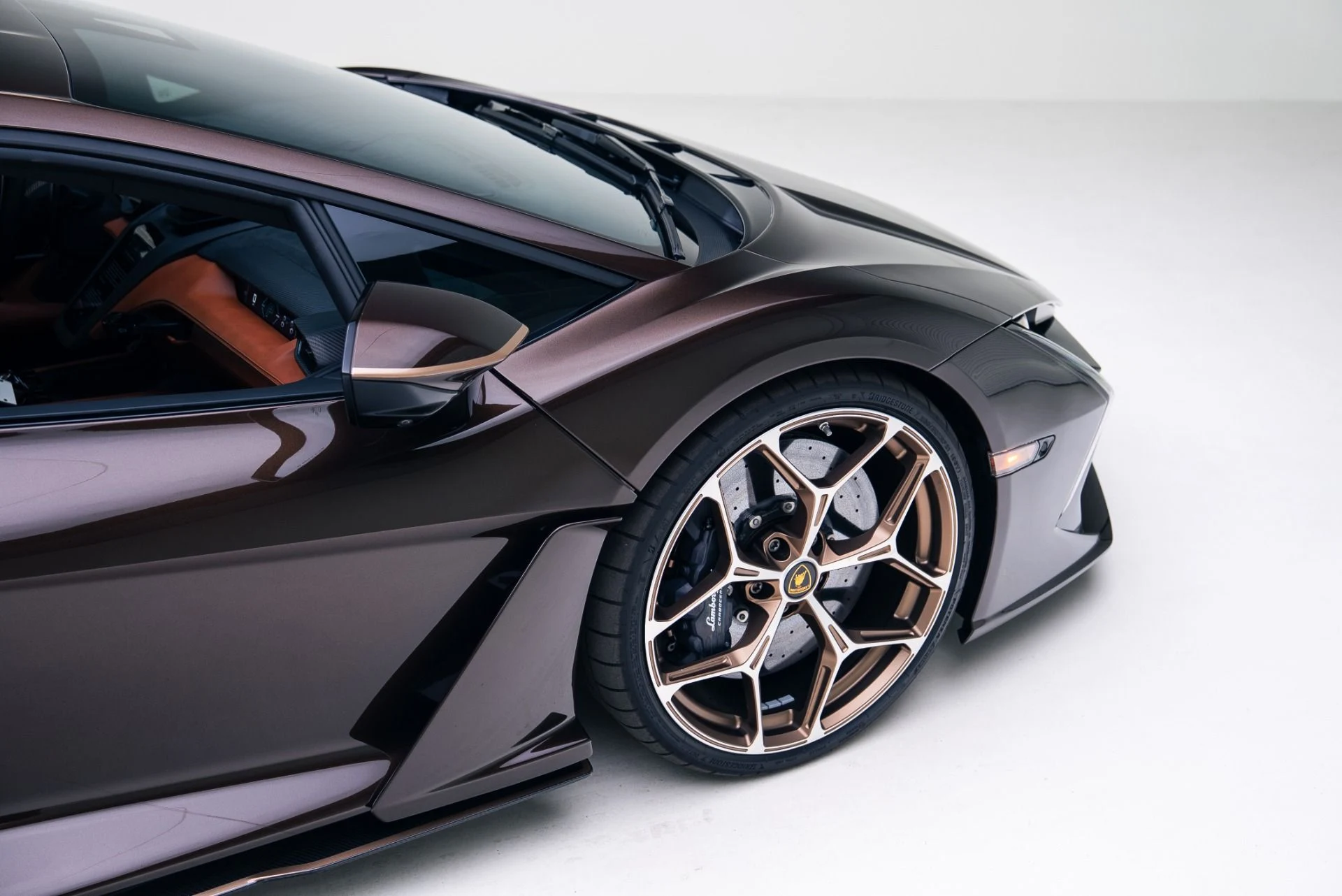 mph024_3718593584_Used_2025_Lamborghini_Revuelto_1764978573_54b8a65bfa