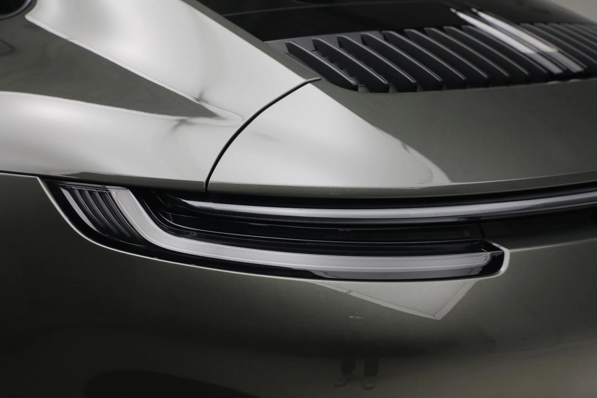 mph024_372424318_Used_2022_Porsche_911_Carrera_1765579996_c3c29f818c