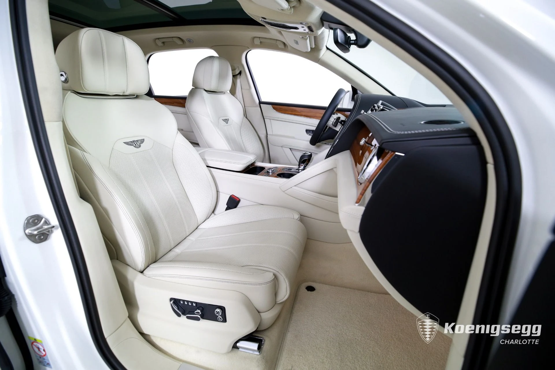 mph024_3726742955_Used_2023_Bentley_Bentayga_Hybrid_1760985662_07069a4909