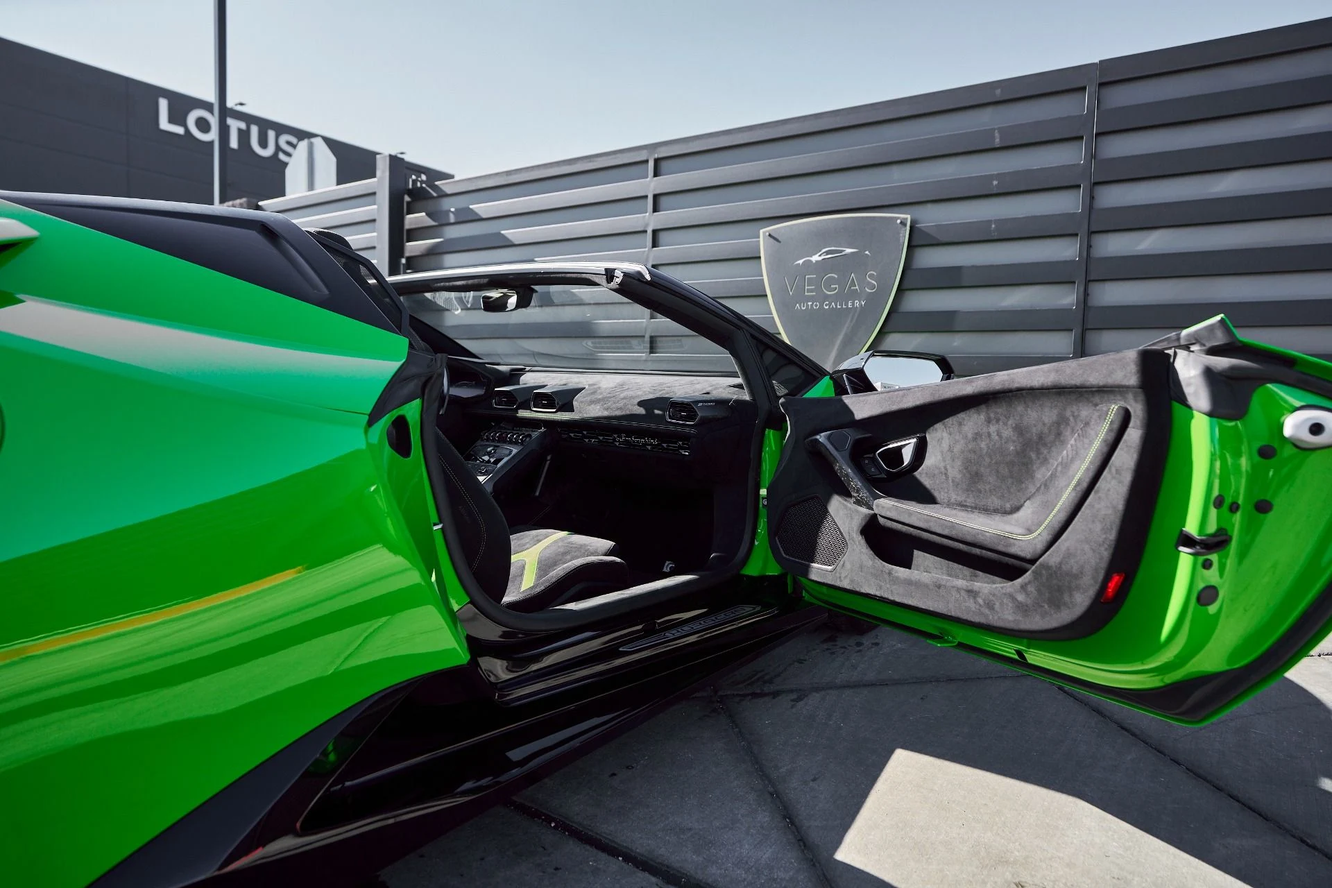 mph024_3734014202_Used_2019_Lamborghini_Huracan_Performante_Spyder_1764058277_4b366203c7