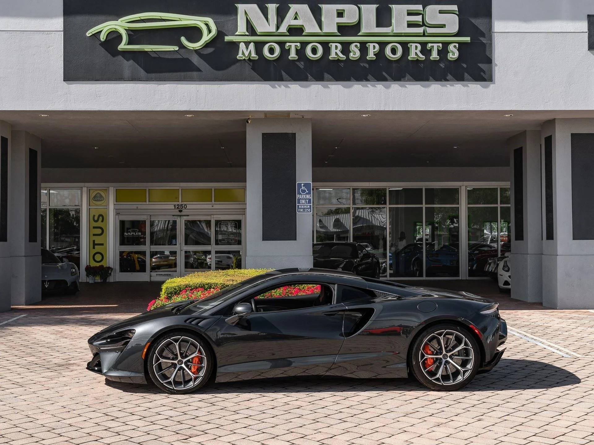 mph024_3735433636_Used_2025_Mc_Laren_Artura_Coupe_1773864515_08c09a1f19