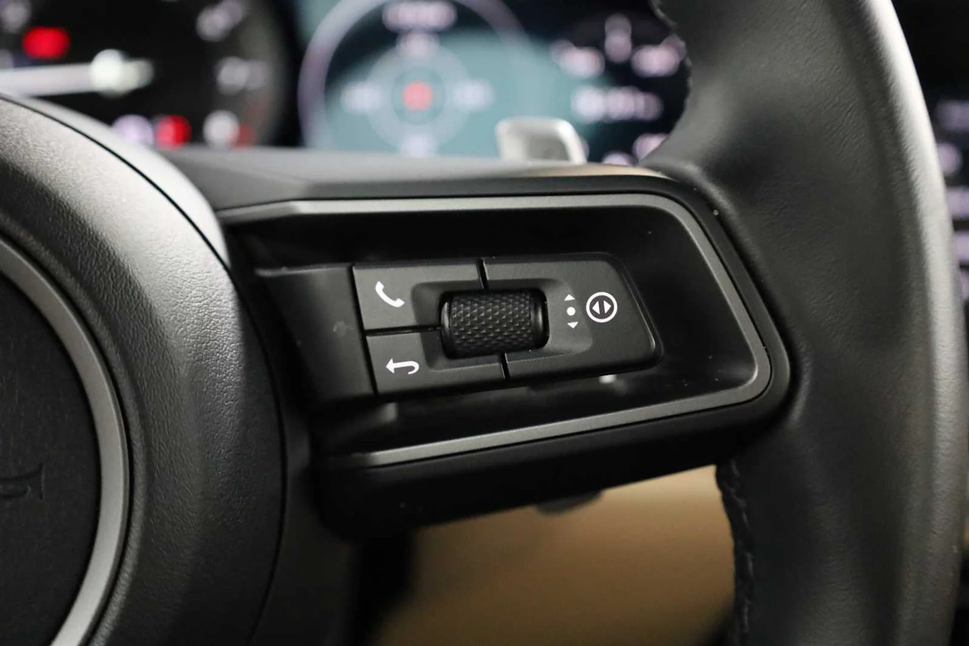 mph024_373986961_b7b3f23fb851f1dfd1a50f0b8a03dbbf_45687cbfd8