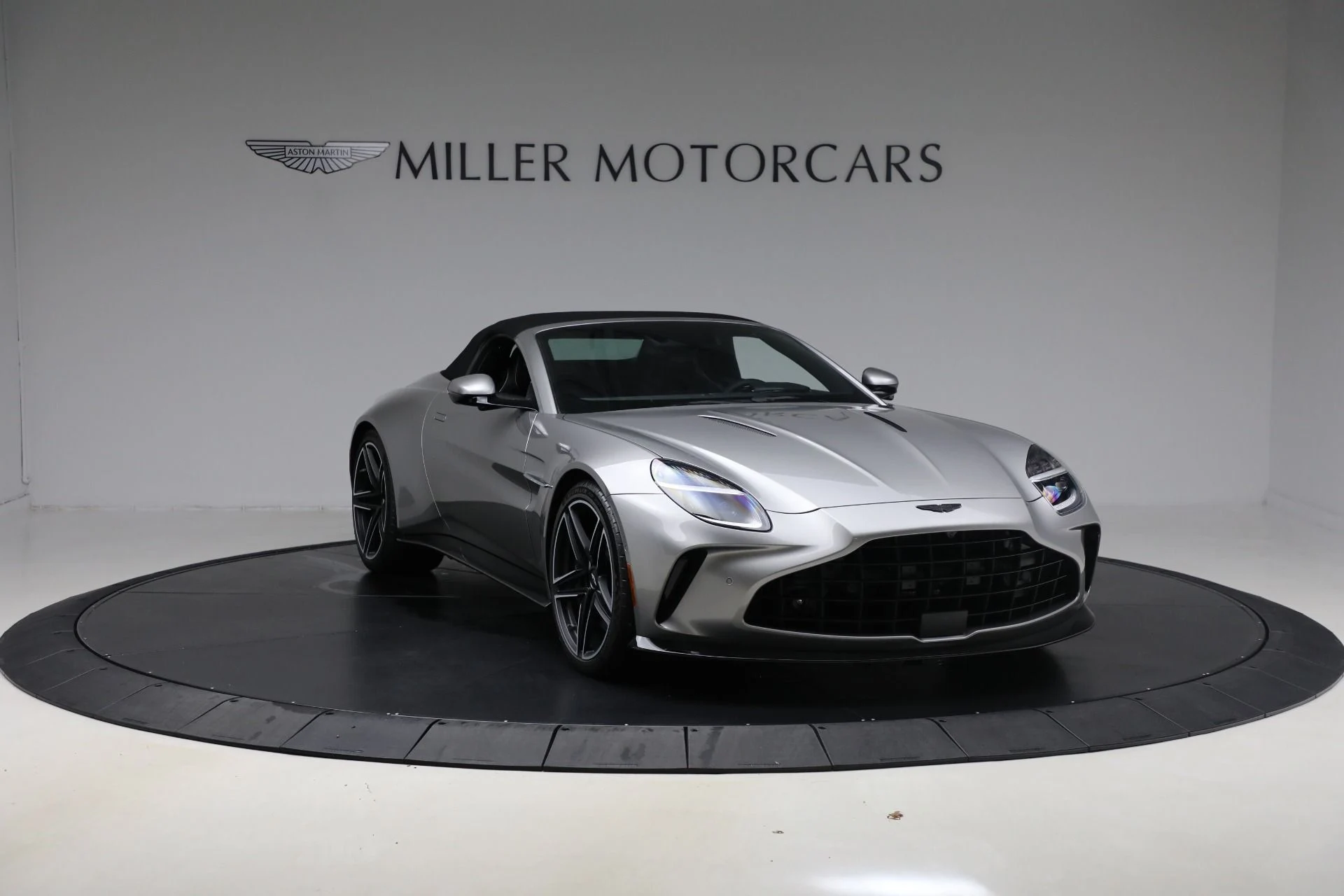 mph024_3742861685_New_2026_Aston_Martin_Vantage_Roadster_1762286648_8f3ba9af5b
