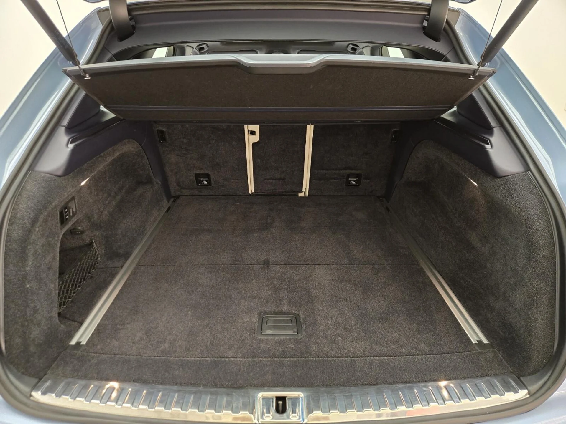 mph024_3753376211_Used_2020_Bentley_Bentayga_V8_1754377275_992ea2c249