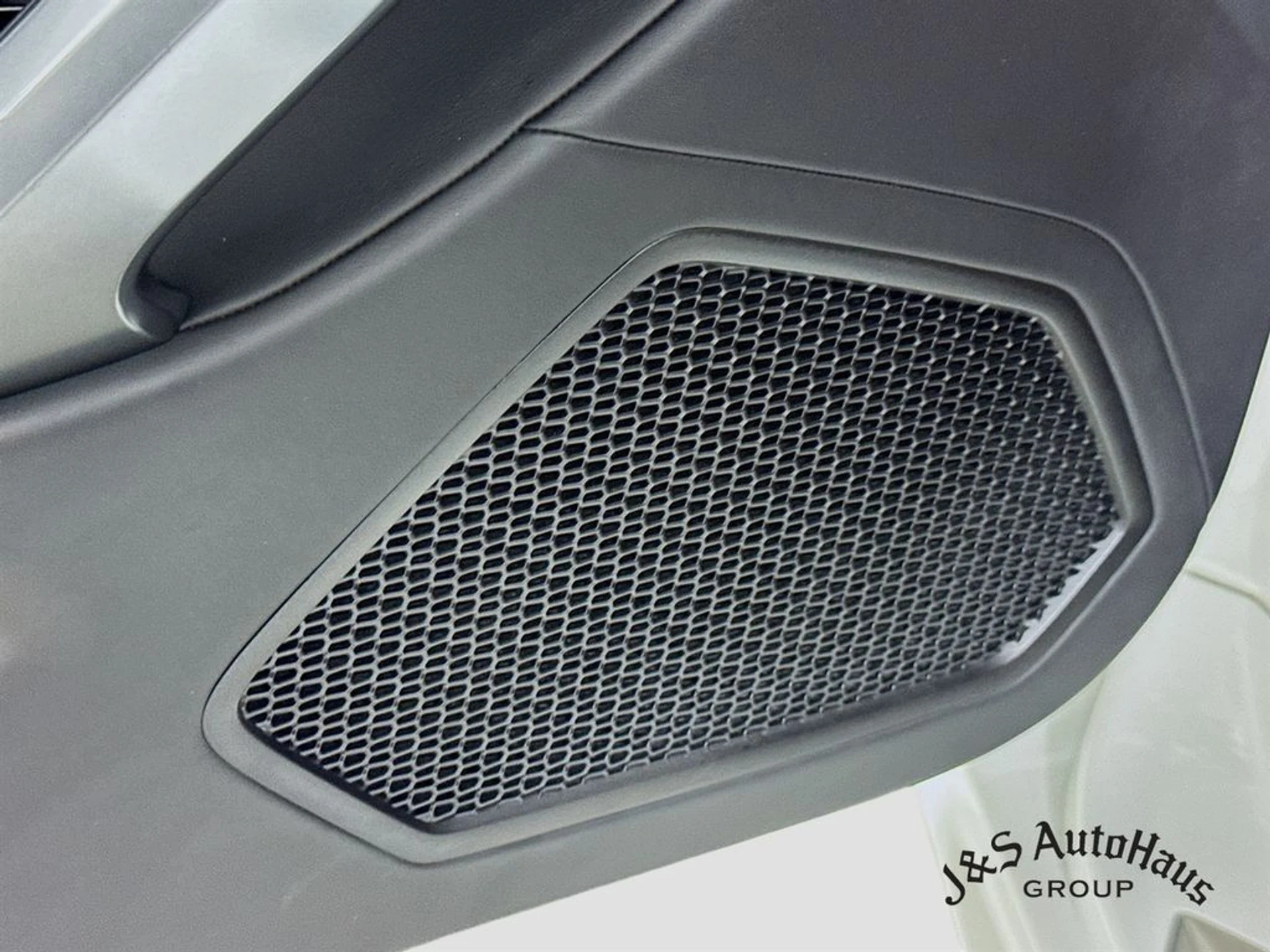 mph024_3756084419_nliv94nisstltsmq8w8ur54vjmys_7735f274df