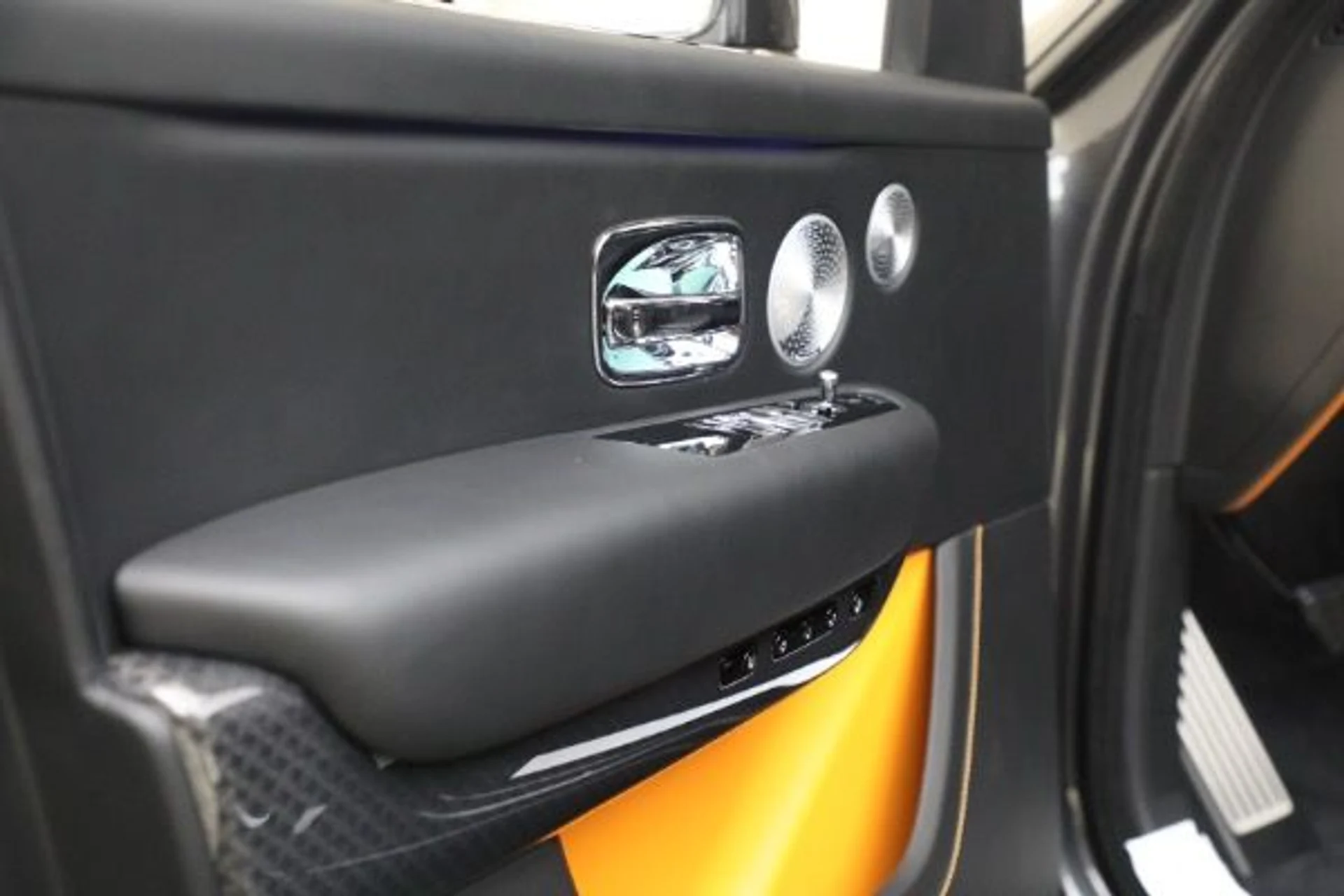 mph024_3757173710_New_2026_Rolls_Royce_Black_Badge_Cullinan_24e7f7bba6