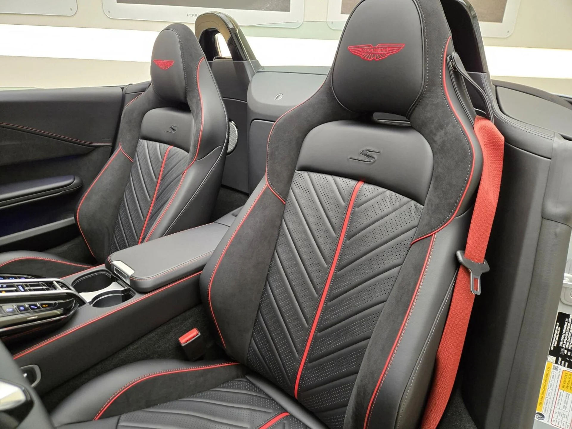 mph024_3758438485_New_2026_Aston_Martin_Vantage_1768889968_fb65215300