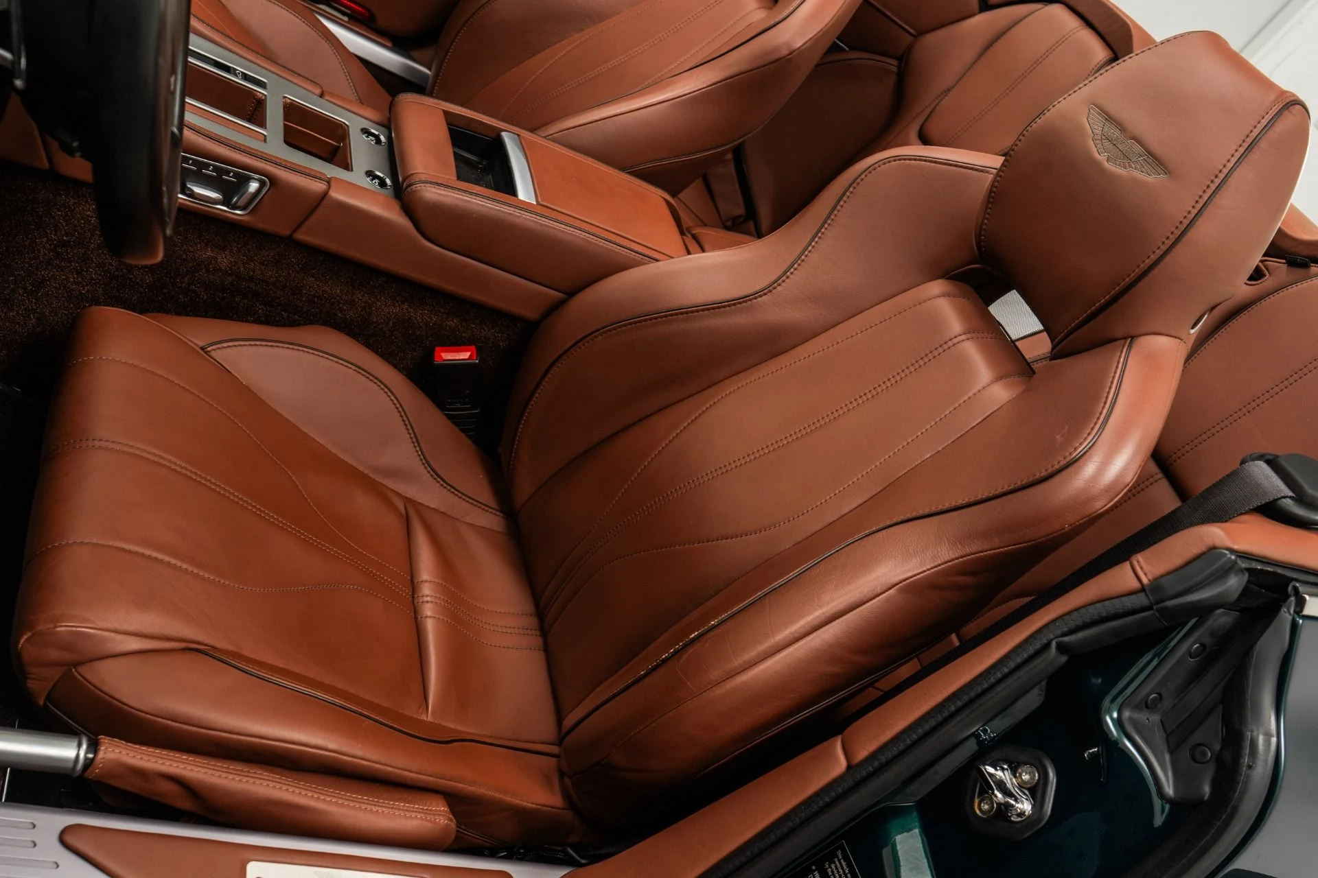 mph024_3762735131_Used_2015_Aston_Martin_DB_9_Volante_1759413390_c0d7658414
