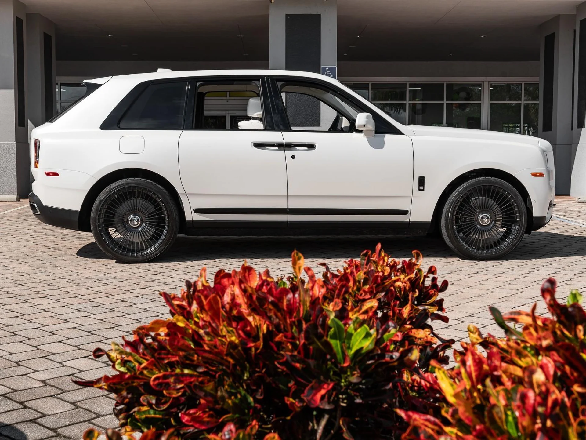 mph024_3767319057_Used_2023_Rolls_Royce_Cullinan_1761685679_a081f8cbfa