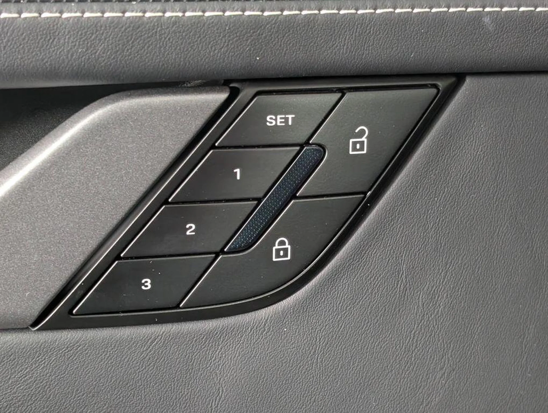 mph024_3771849939_fz4ugeapi_Drz4t_Eb_Ux0_L_Ee_th_ZI_8883c074e0