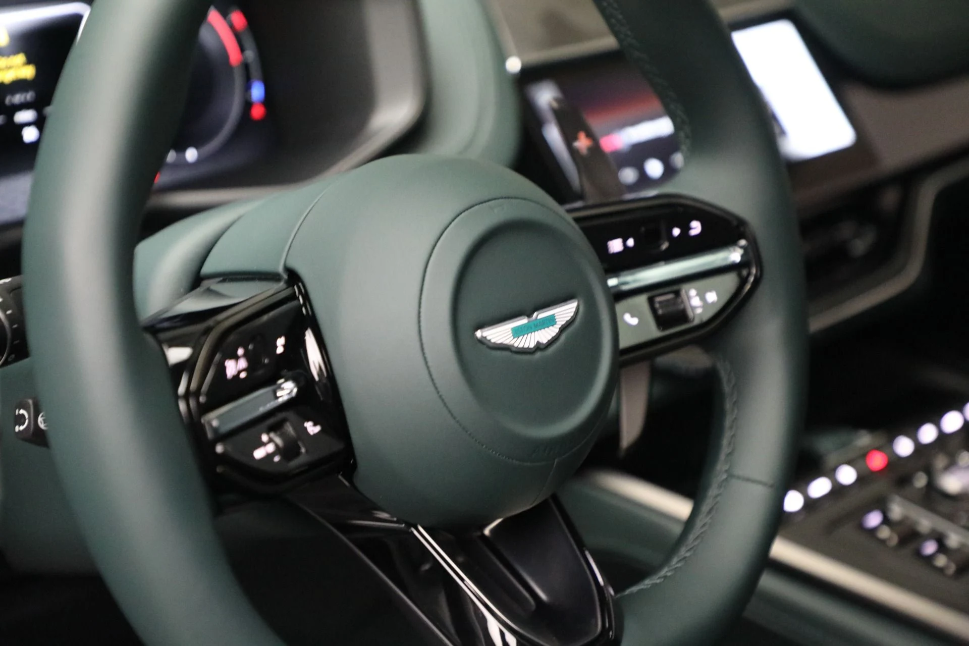 mph024_378143428_New_2025_Aston_Martin_DBX_707_6ba7ad4f42