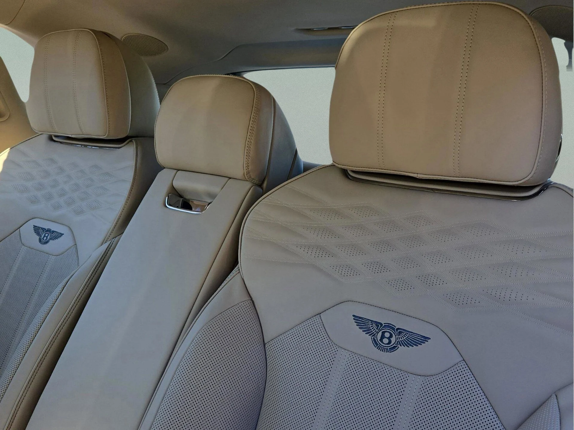 mph024_3789344183_92f081b0540a63a8420991c1d35a4326x_98b9113dc4