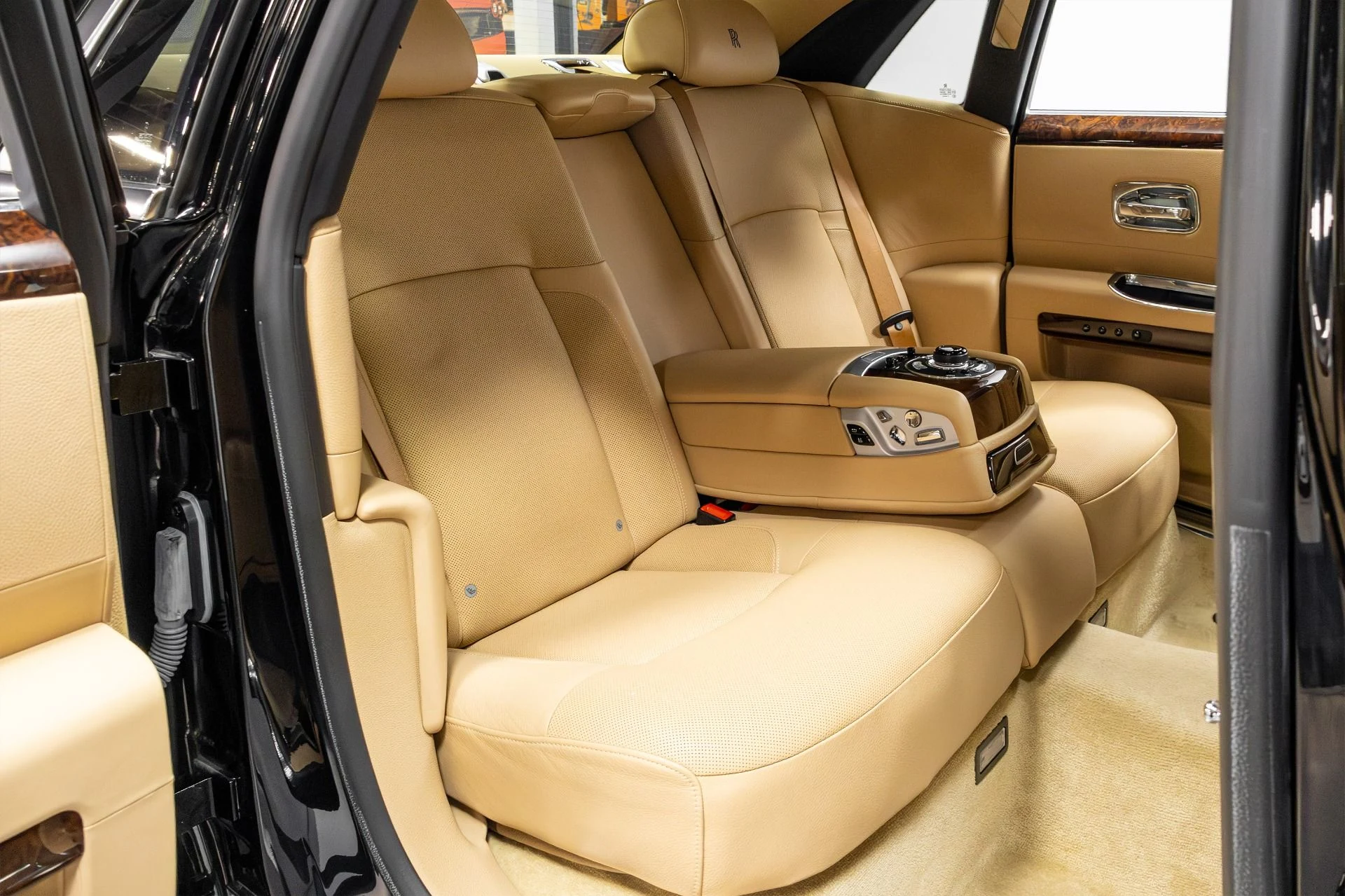 mph024_379092645_Used_2011_Rolls_Royce_Ghost_1770323942_17632bcebd