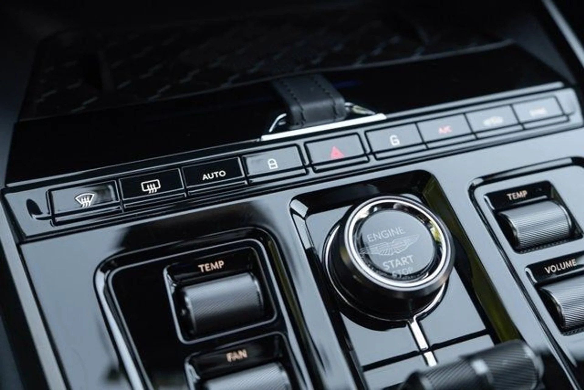 mph024_3795975810_25_ae69e38754