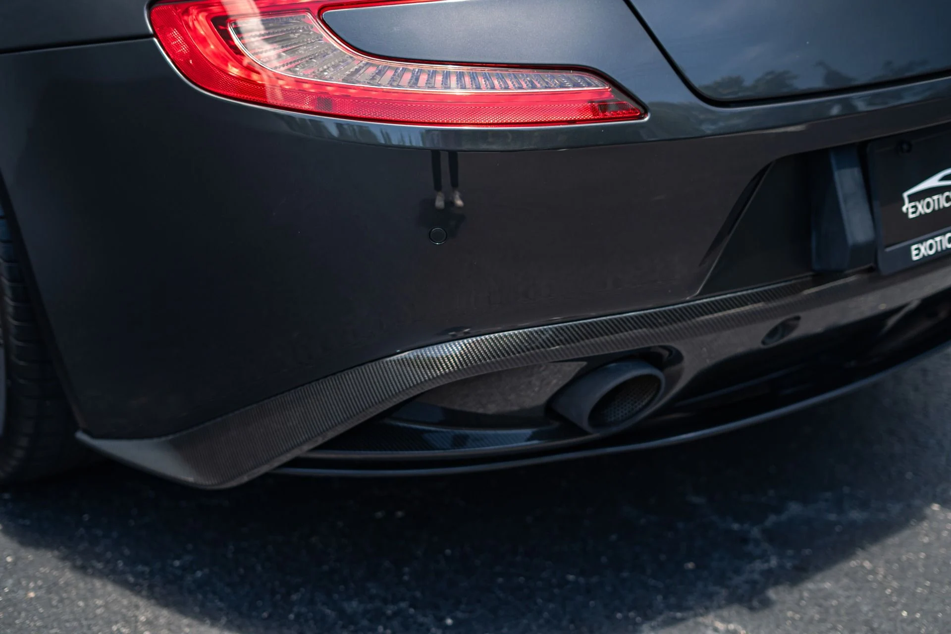mph024_3797785309_Used_2014_Aston_Martin_Vanquish_Carbon_Exterior_Package_1782856406_3b8d2a376b