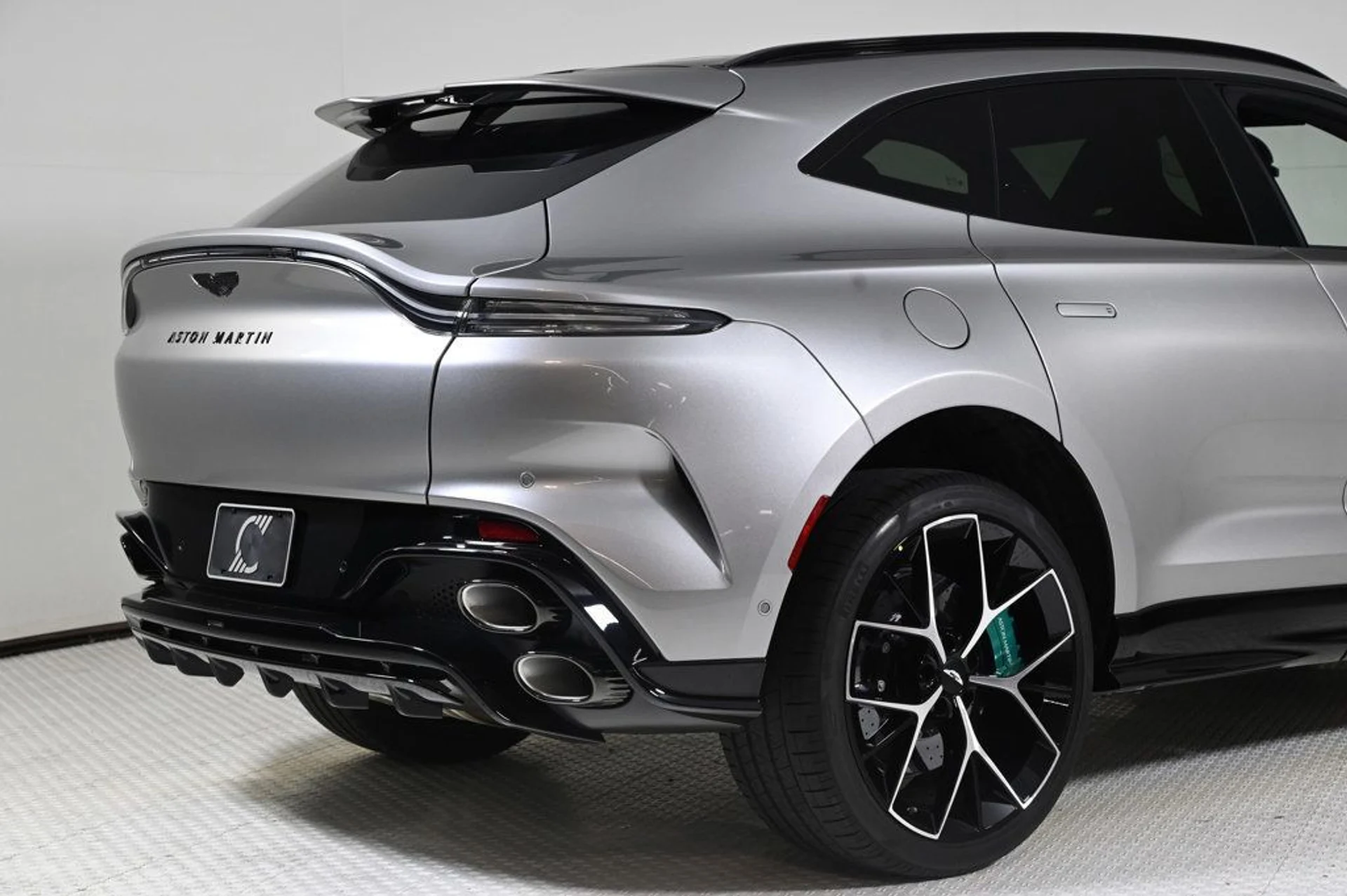 mph024_3803035194_new_2026_aston_martin_dbx_sawd_11350_22964216_24_1024_0a696d0d9d