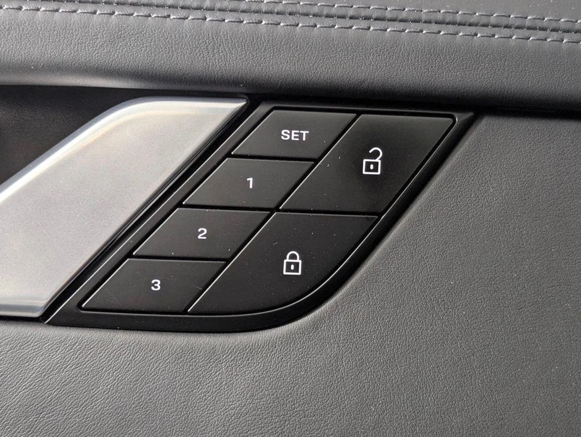 mph024_381778473_ir_Ur_Rcu_Onaft_R_Dj4_L_Ddc1_WVW_Je_Y_ac9a043293