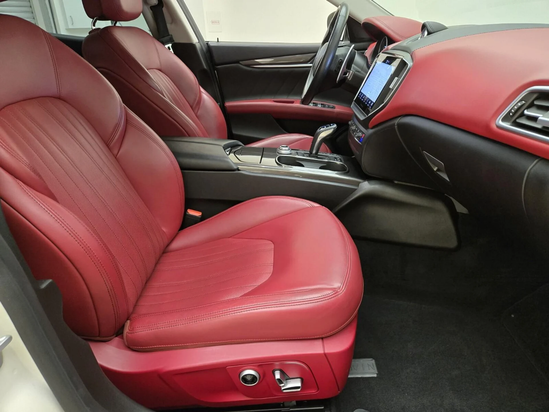 mph024_3818497946_Used_2021_Maserati_Ghibli_S_1734007190_34b1a6619f