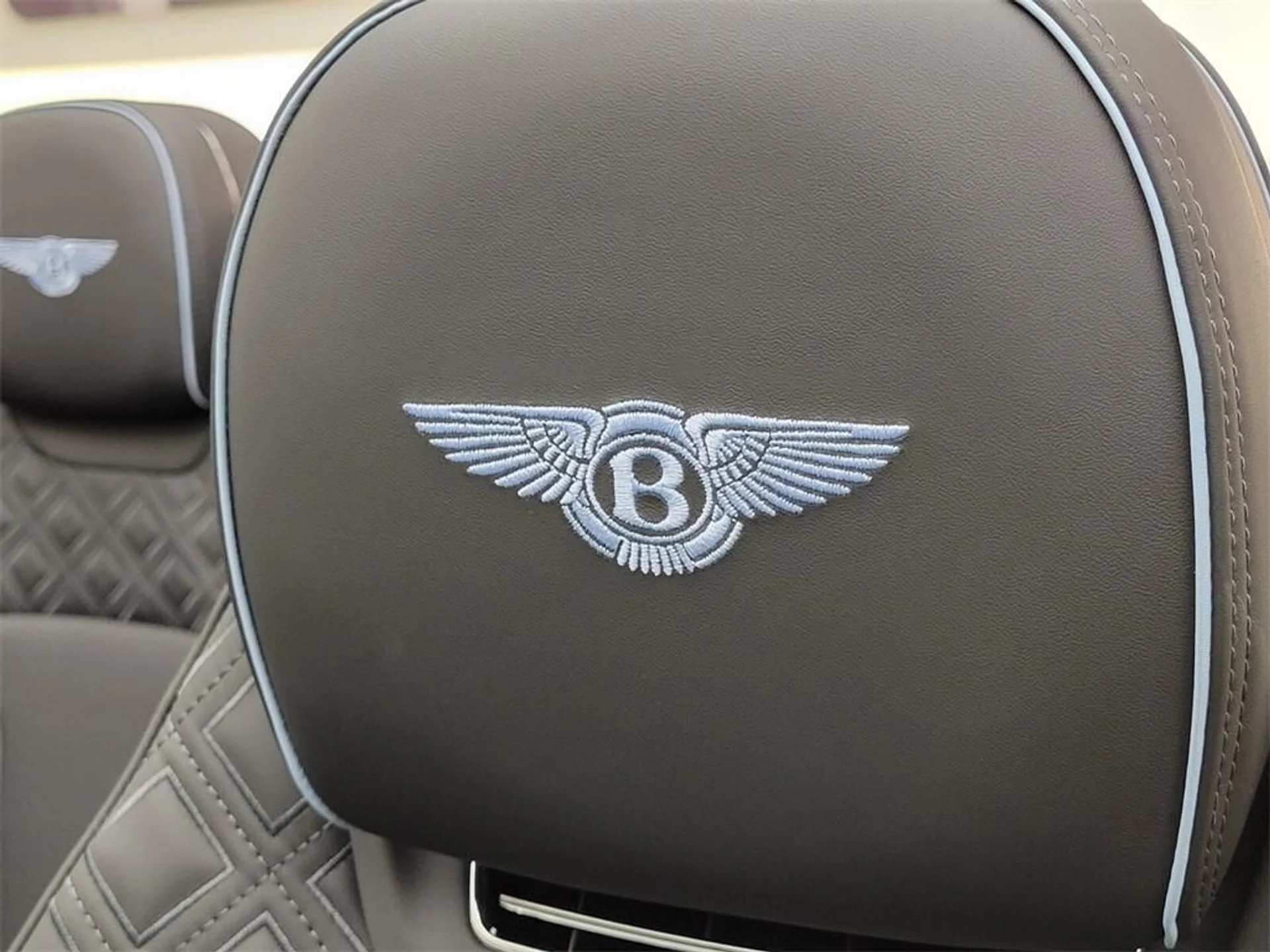 mph024_3819548538_Used_2023_Bentley_Continental_GT_V8_1715721771_8cc3766672