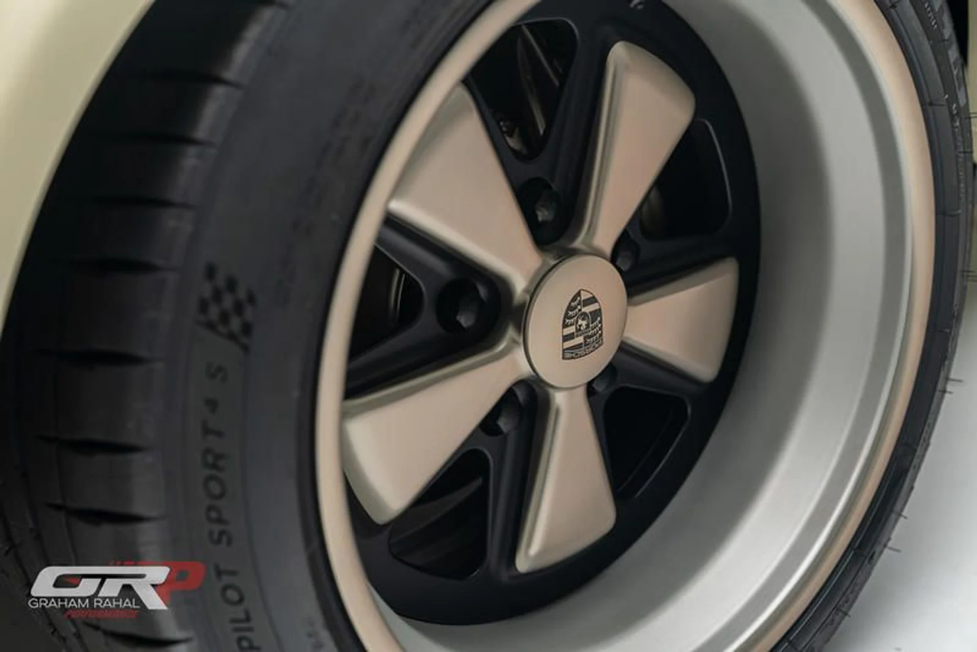 mph024_3824432295_E14_A5763_658_E_422_B_9_AB_8_1_AE_3360_EF_215_673f56b1be