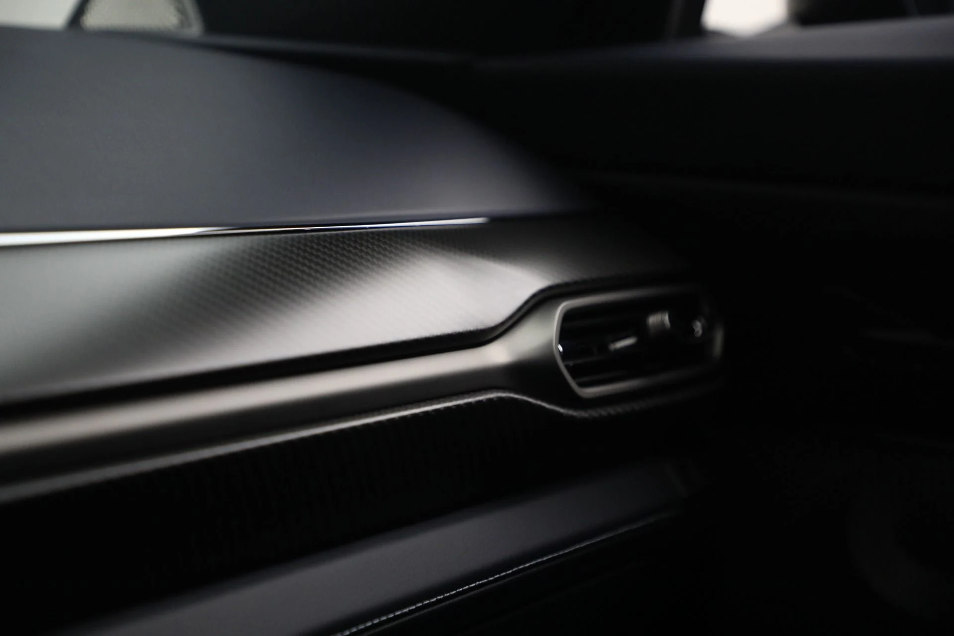 mph024_3834743374_Used_2025_Aston_Martin_Vanquish_1771024271_a4d9a8656e