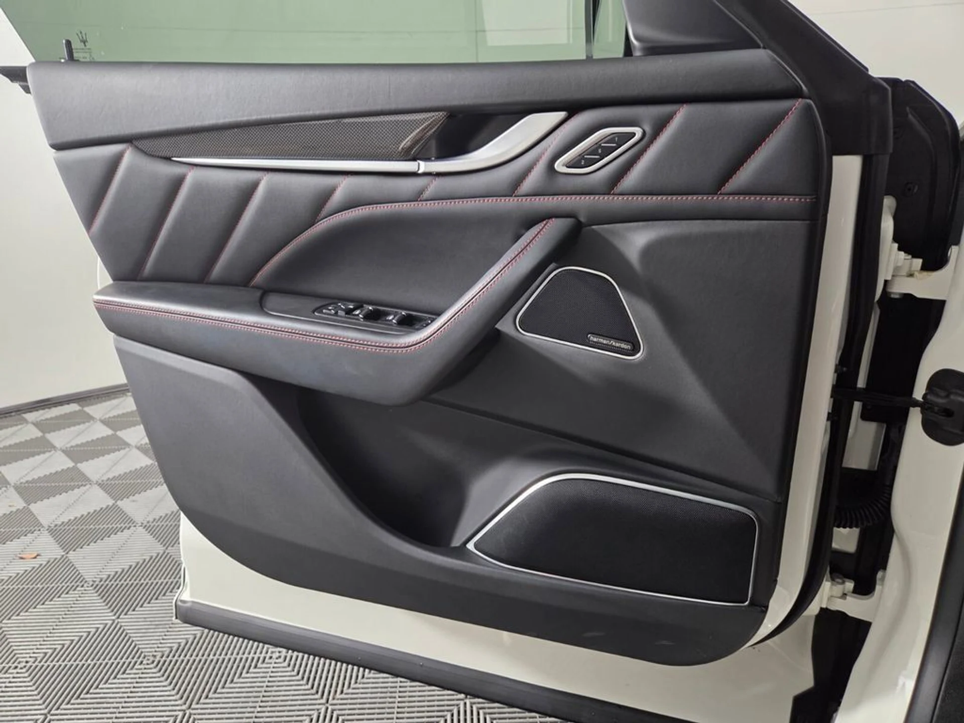 mph024_3864836730_611be2b8b2df4d47c6ecf05221bb2ecc_51f01525f2