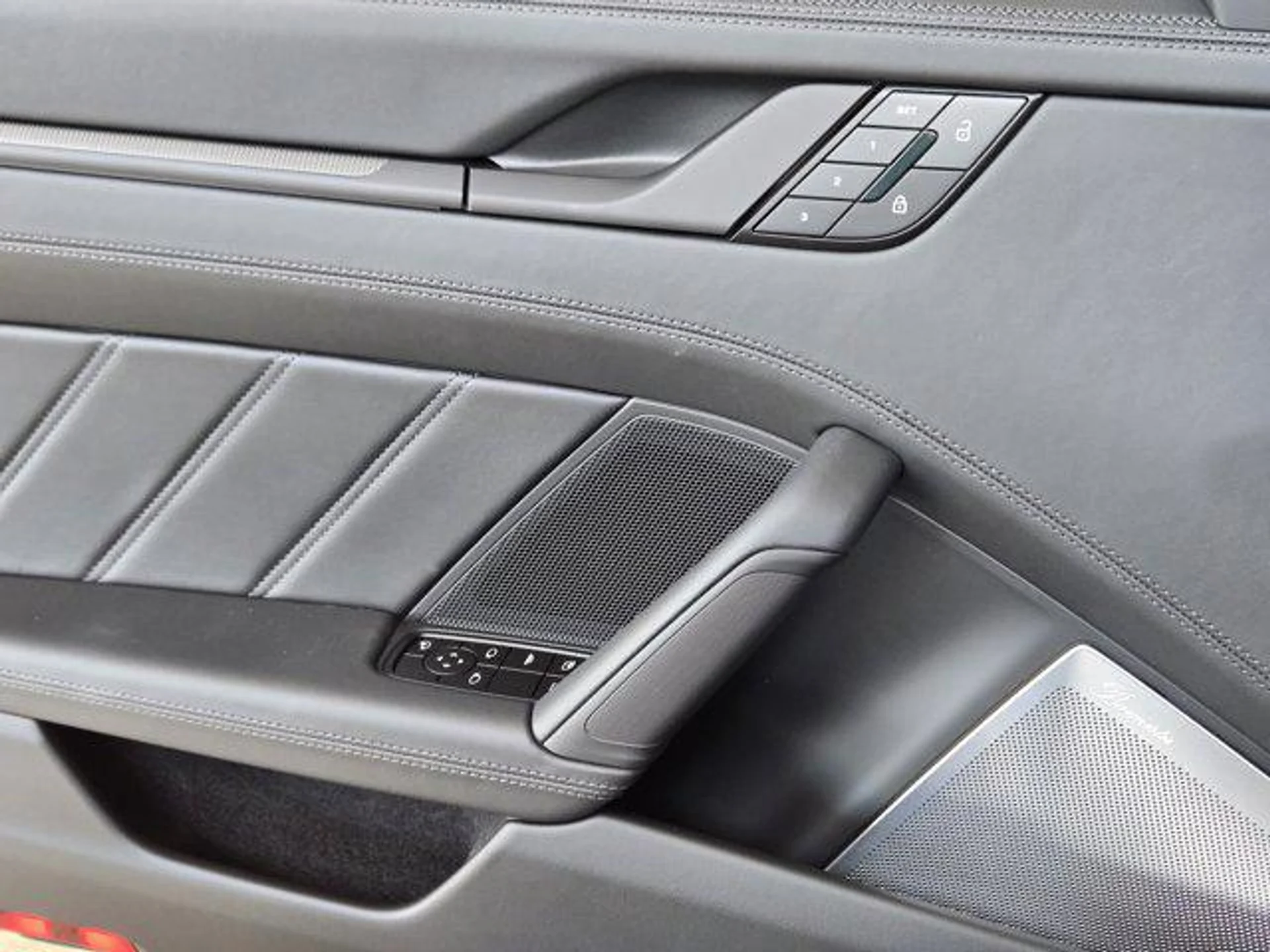 mph024_386732794_oy_U_Urvnp_Sek0n_NH_1_Wr0_W6u_Ab_Cg_01ac7f7a45