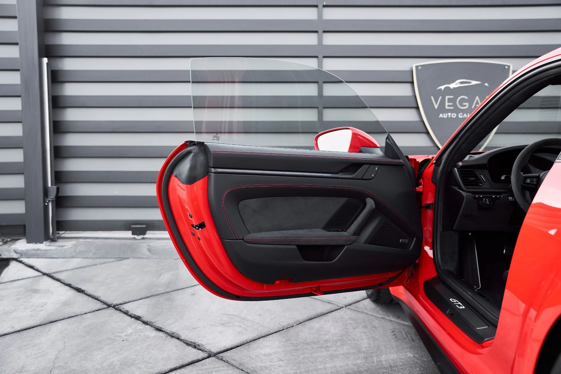 mph024_3868519191_Used_2025_Porsche_911_GT_3_1766514434_37db30b953