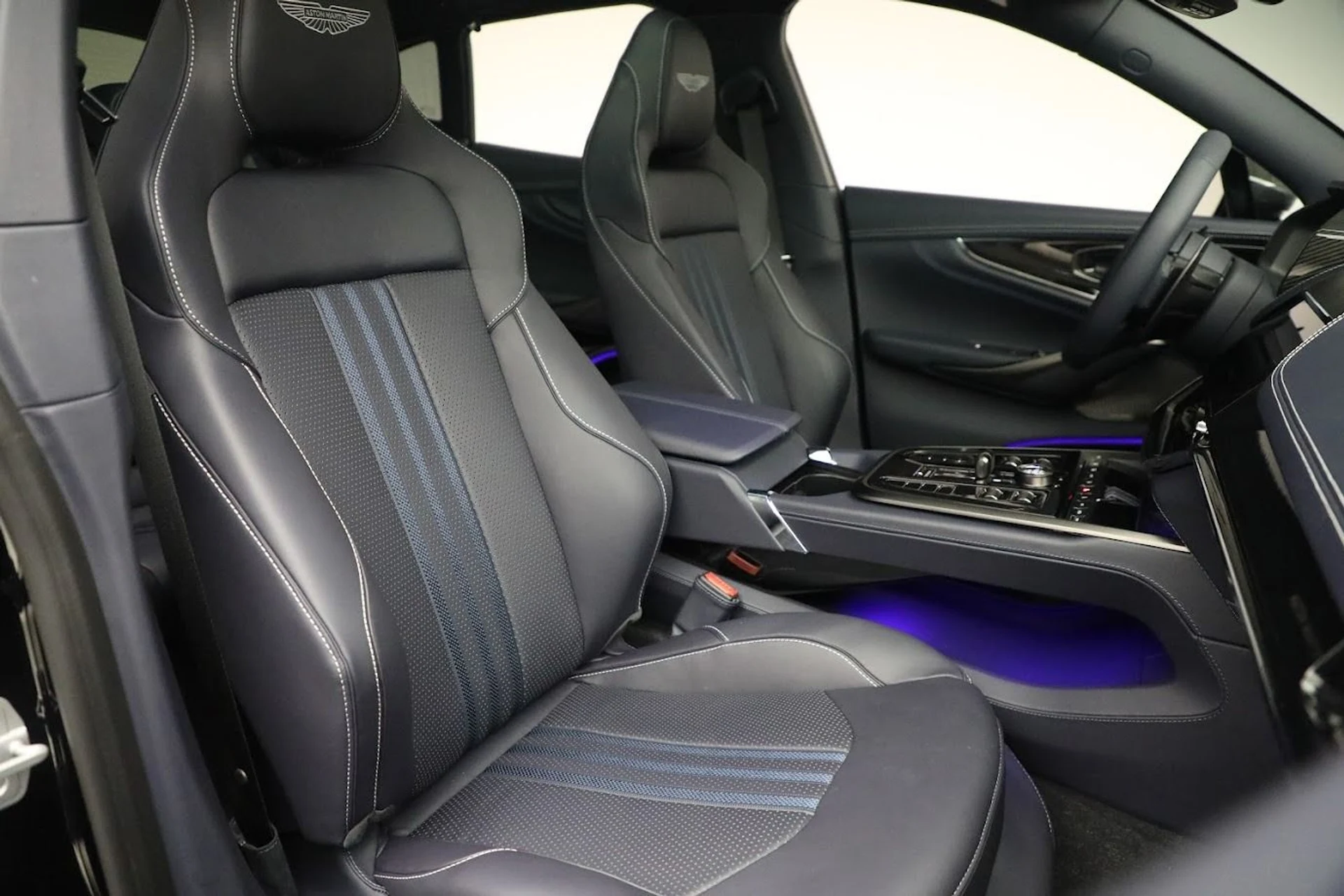mph024_3869939460_New_2025_Aston_Martin_DBX_707_3dbcc88ddf