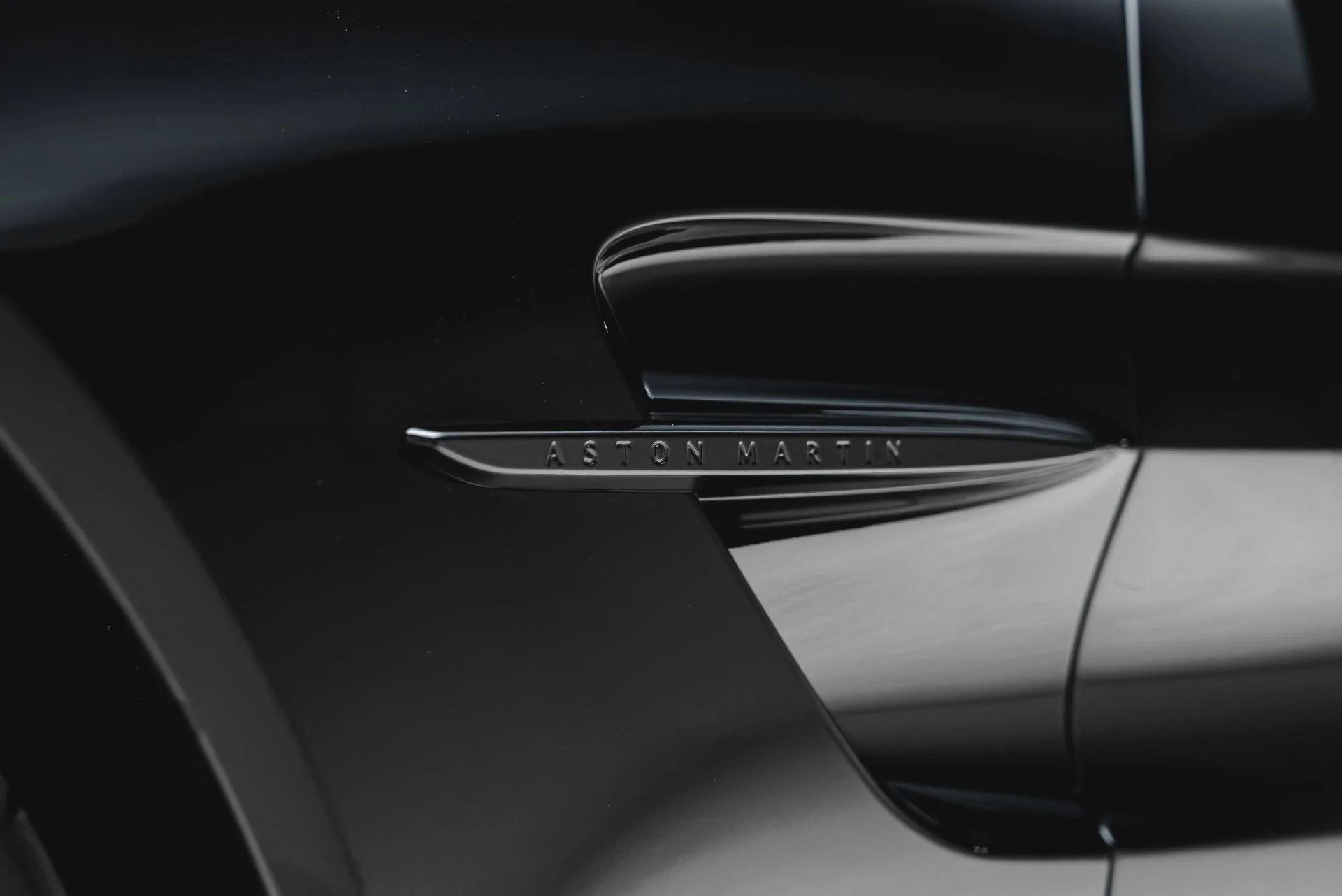 mph024_3870217181_Used_2025_Aston_Martin_Vantage_1790202716_038e759f66
