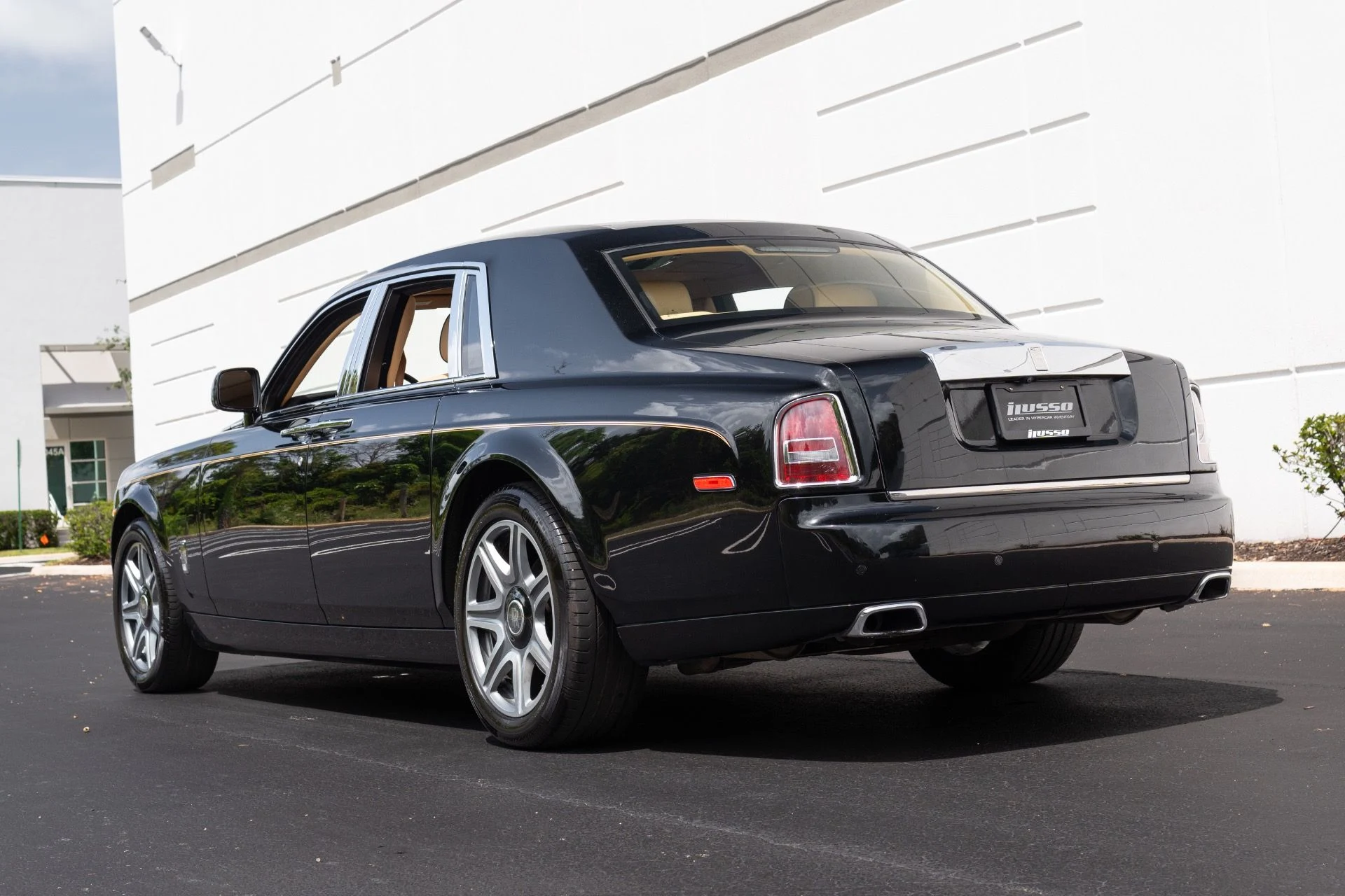 mph024_3872186699_Used_2015_Rolls_Royce_Phantom_1779983365_43687fa84b