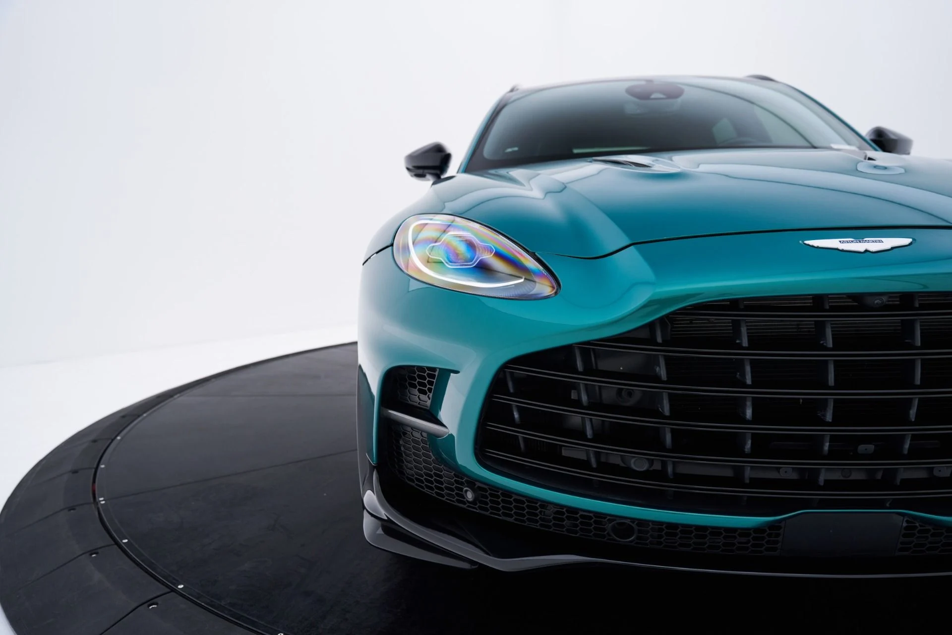 mph024_387552011_Used_2024_Aston_Martin_DBX_707_1793218303_017f5d8687