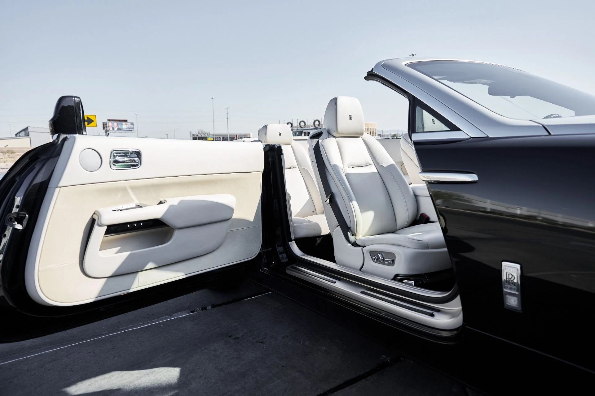 mph024_3876222431_Used_2016_Rolls_Royce_Dawn_Base_1770086703_6b4f3f606d