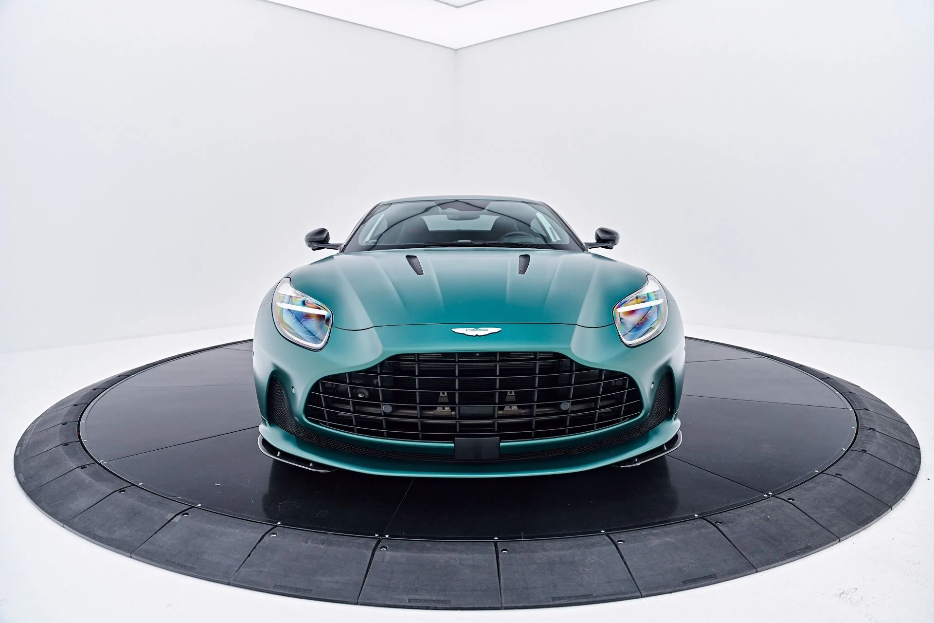 mph024_3880064544_Used_2024_Aston_Martin_DB_12_1784769374_567c005539