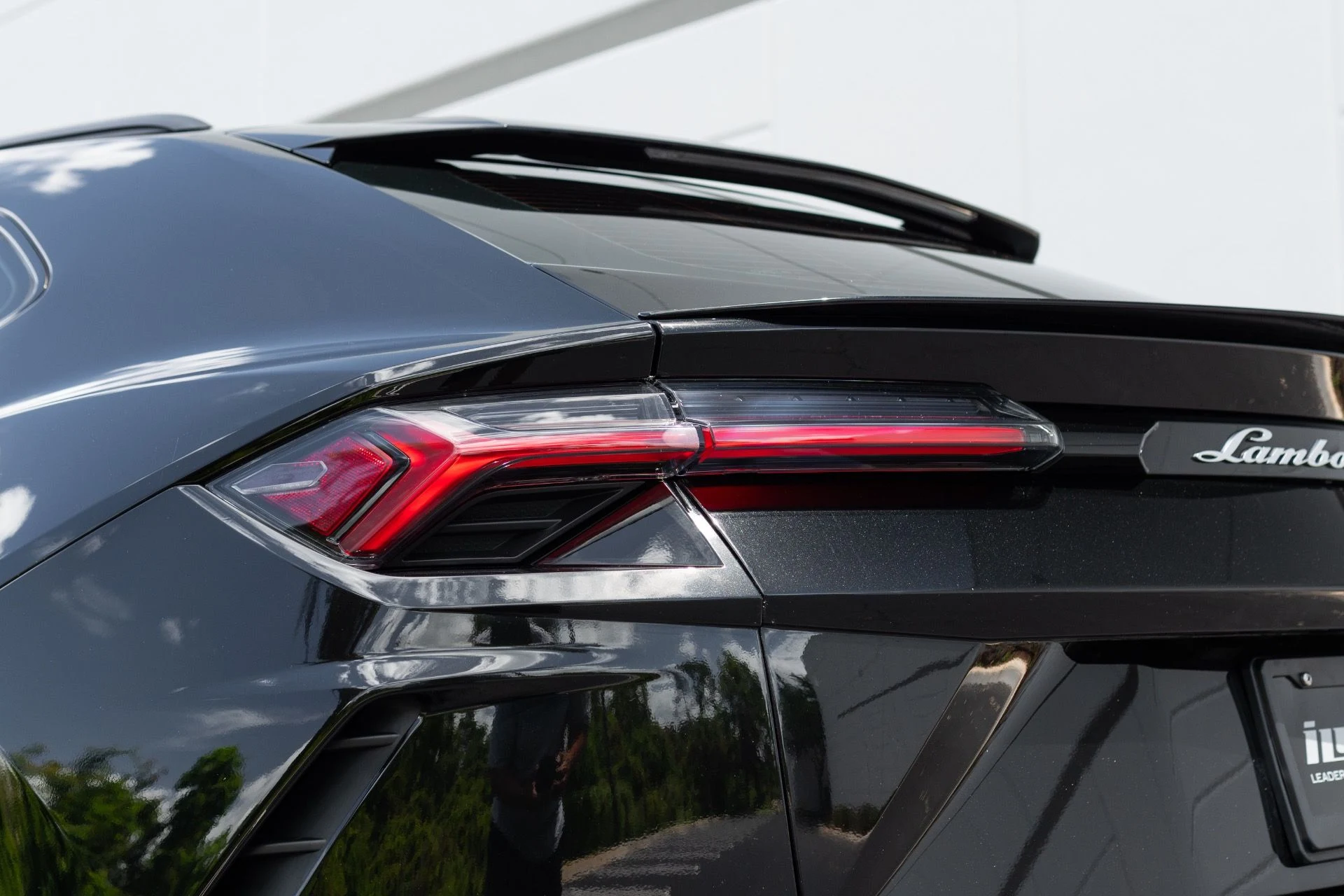 mph024_388164857_Used_2022_Lamborghini_Urus_1776127481_b398f68f2b