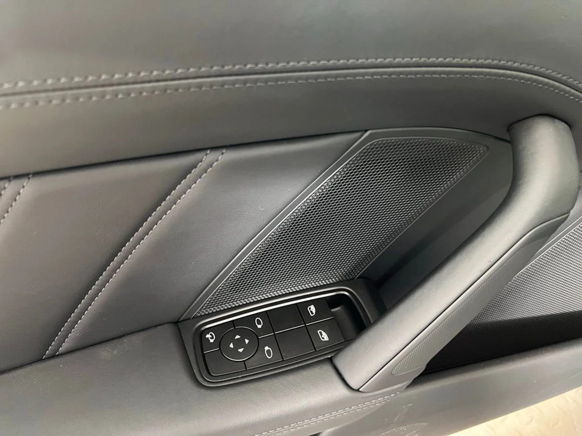 mph024_3889149467_617e4738607669fe6ed95d8dfce21587_890adfb4cb