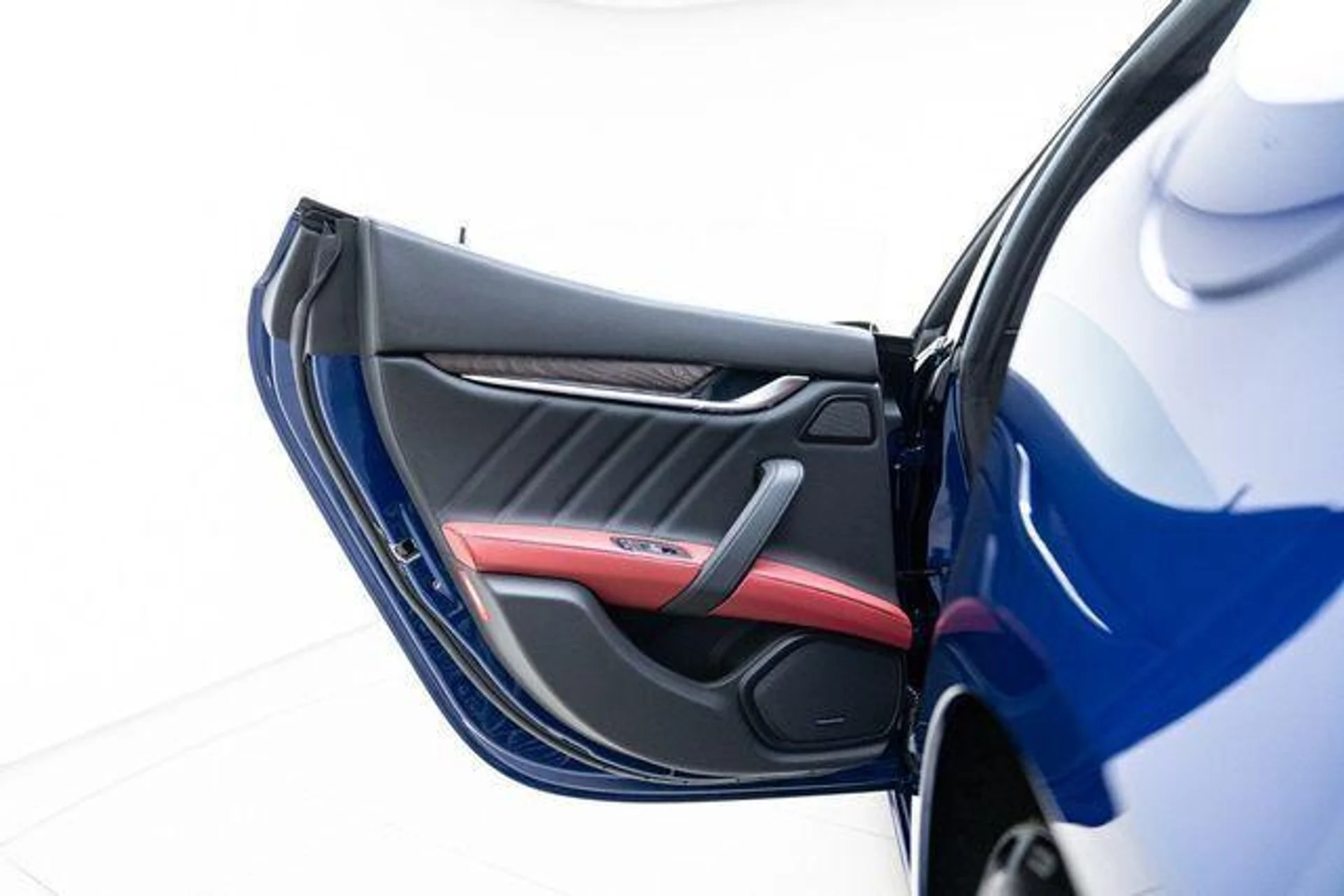 mph024_3892232502_New_2023_Maserati_Ghibli_Modena_1753160474_d5c54a170d