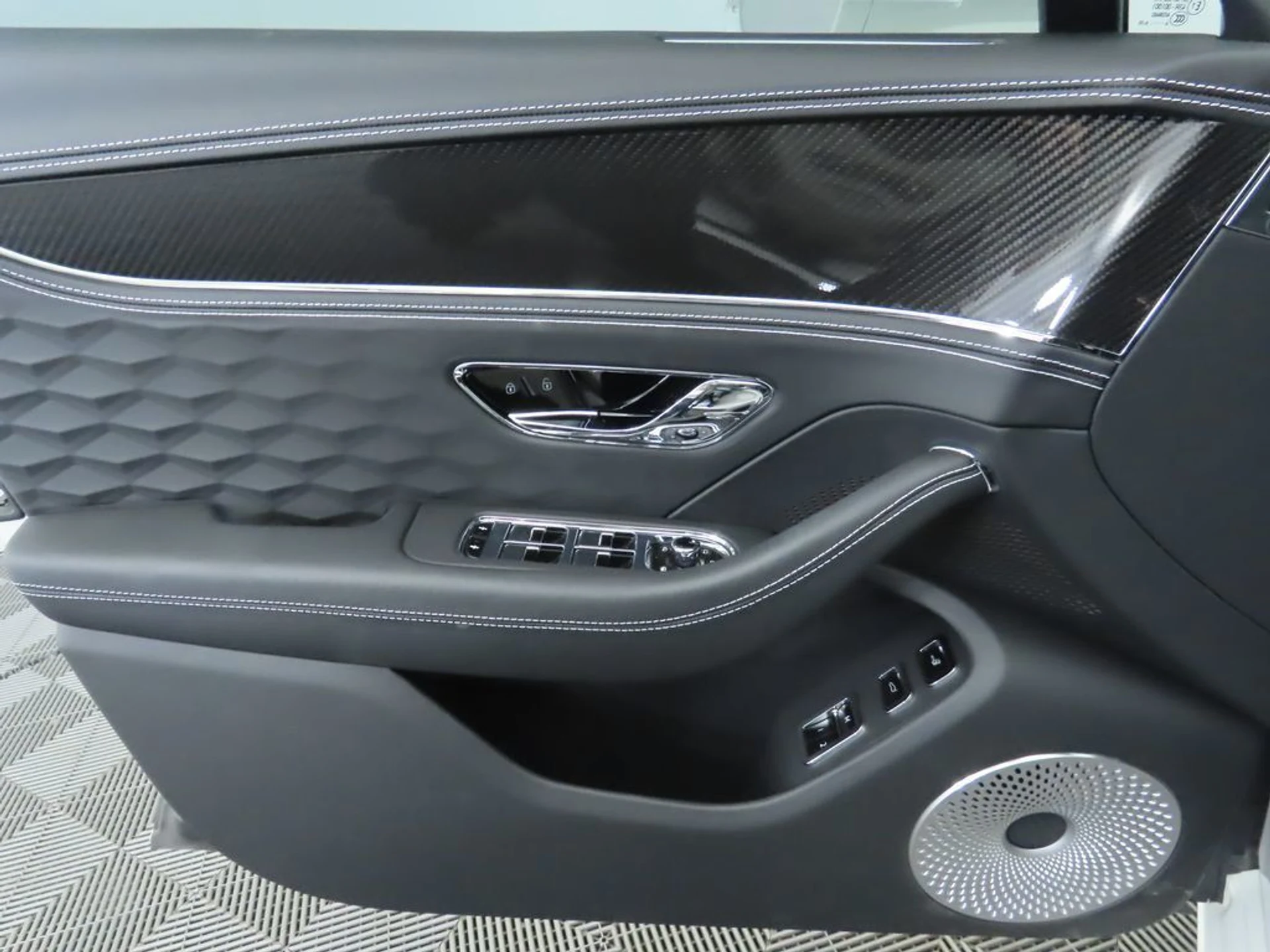 mph024_3893791297_used_2025_bentley_flying_spur_speedsedan_8119_22969403_25_1024_78944f50e5