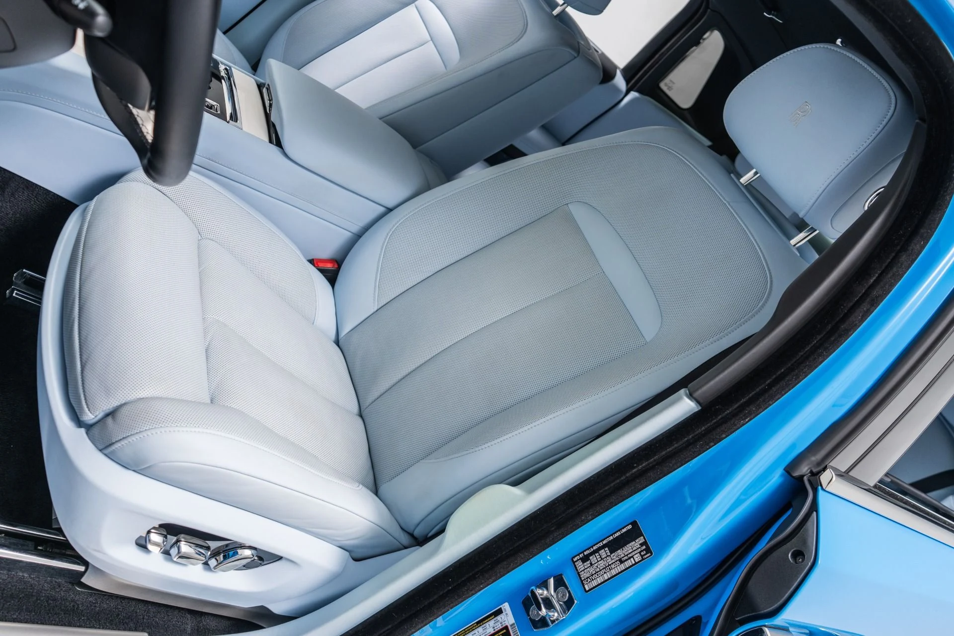 mph024_3894629351_Used_2023_Rolls_Royce_Ghost_Special_Order_Color_Commissioned_Collection_Interior_1789680360_6c5f094577