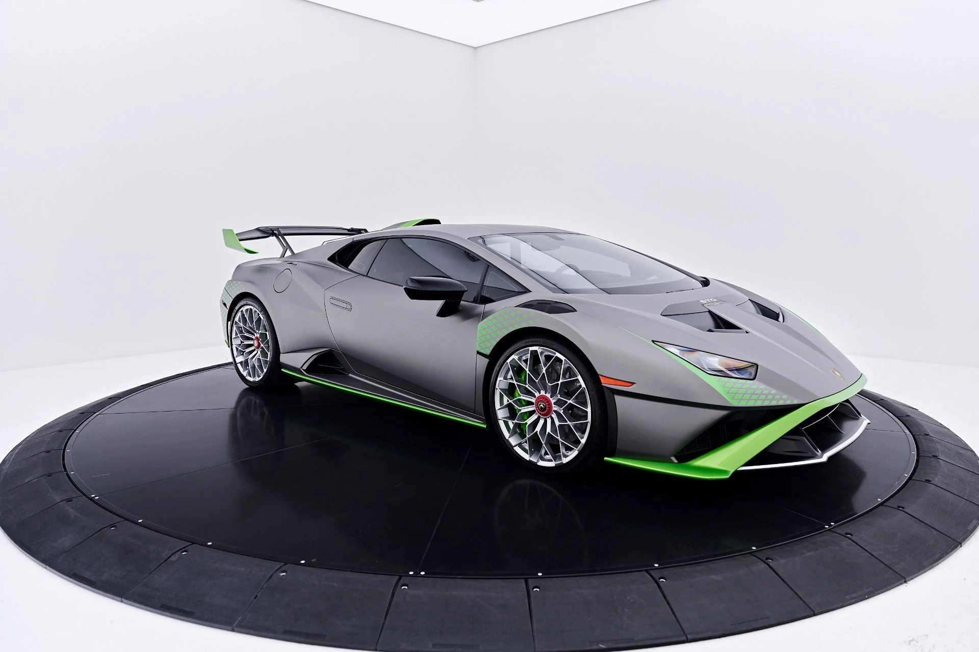 mph024_389592017_Used_2023_Lamborghini_Huracan_STO_Base_1784576247_b19549212a