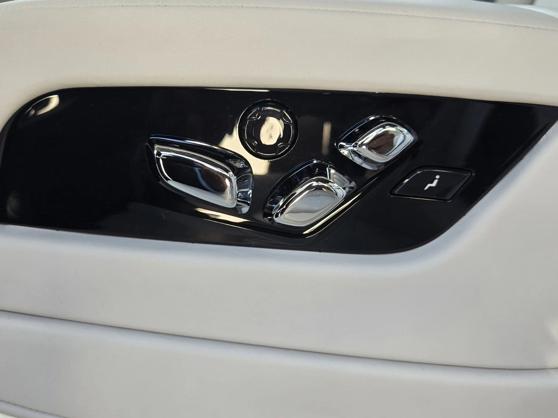 mph024_3901139118_52777cb3aac42557030c79f048e53ceax_84ee21cd0d