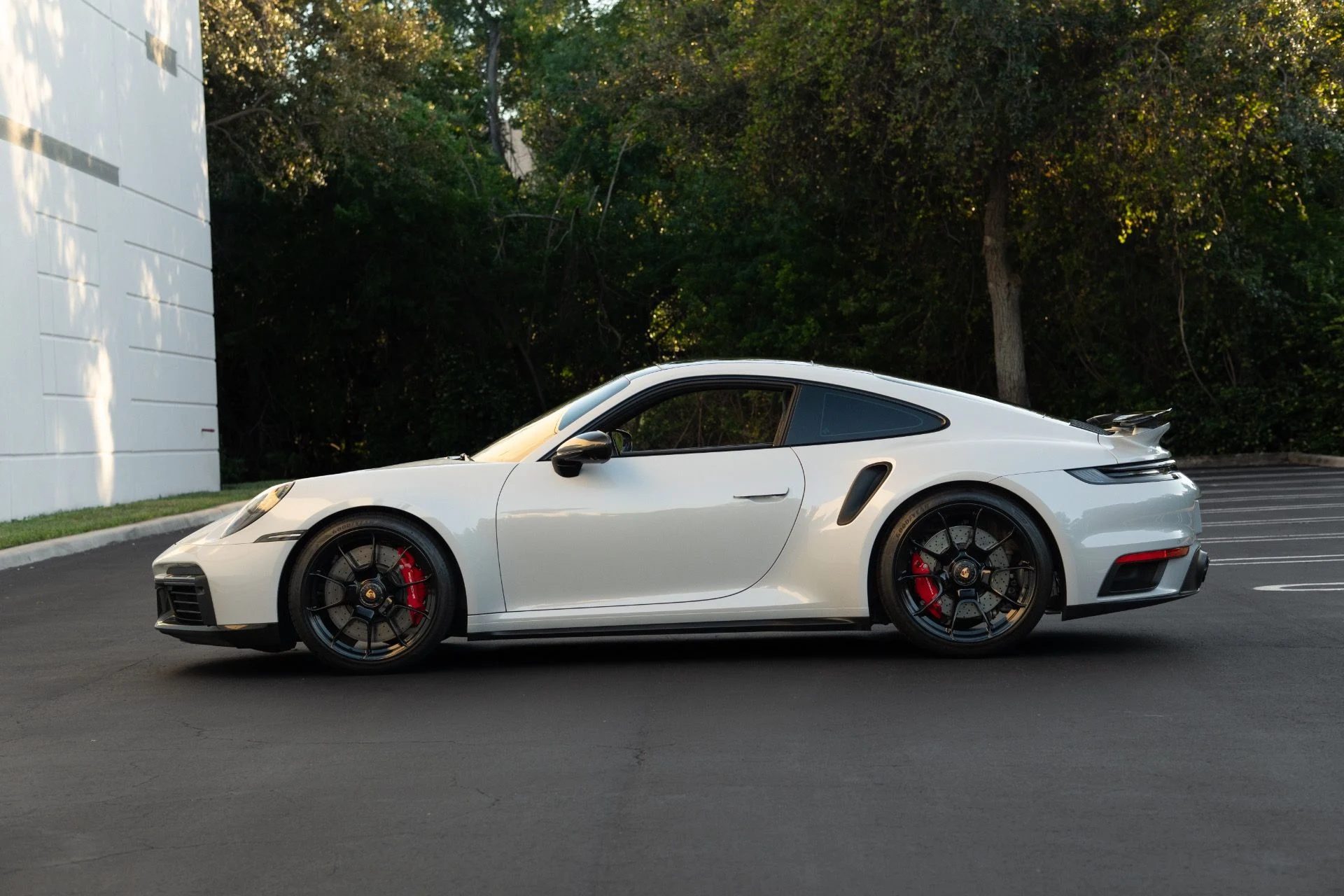 mph024_3912089935_Used_2024_Porsche_911_Turbo_1762281596_9a7c3180e0