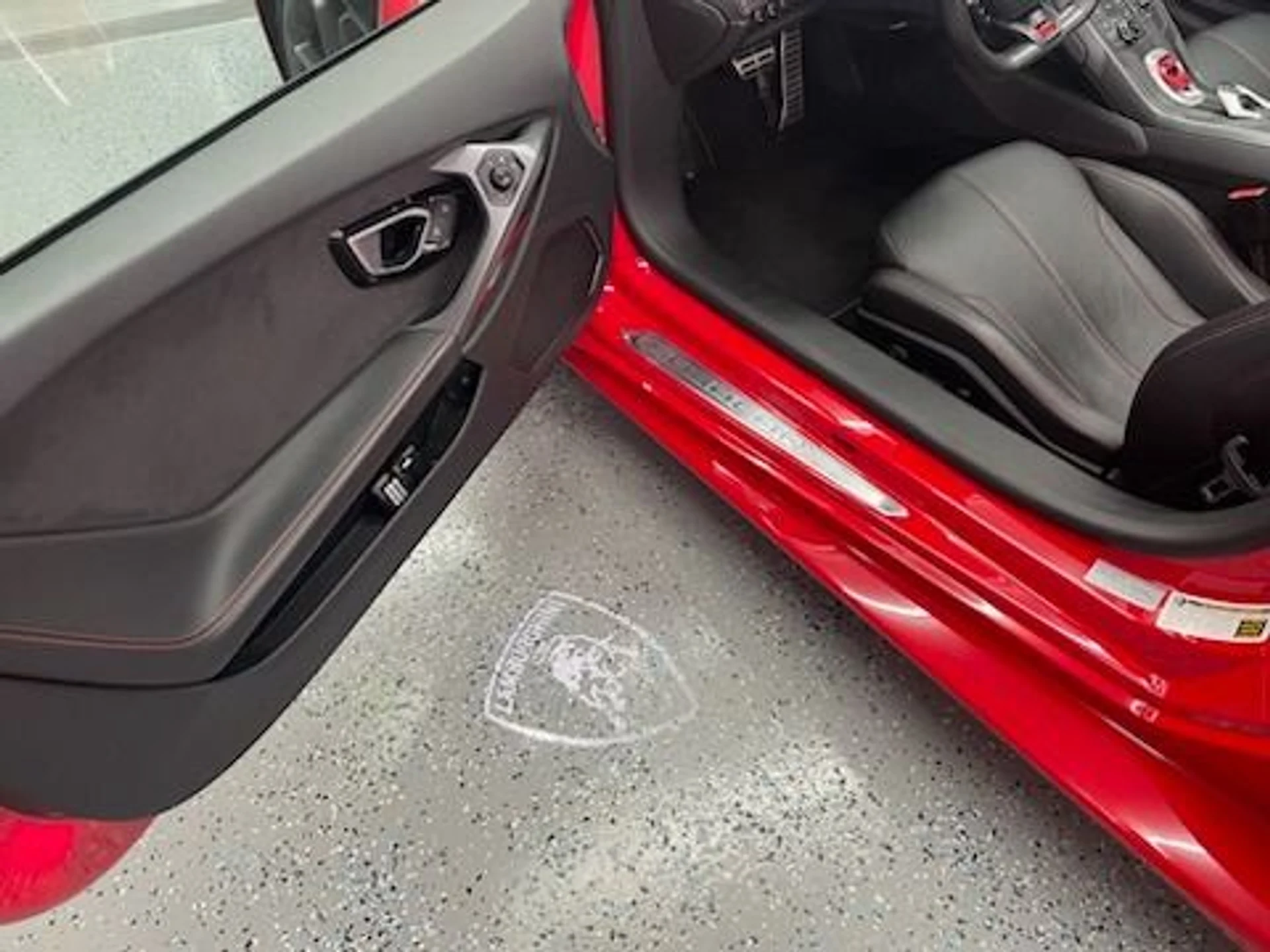 mph024_3916049698_Used_2019_Lamborghini_Huracan_LP_580_2_Spyder_1766449983_a64e3c4062